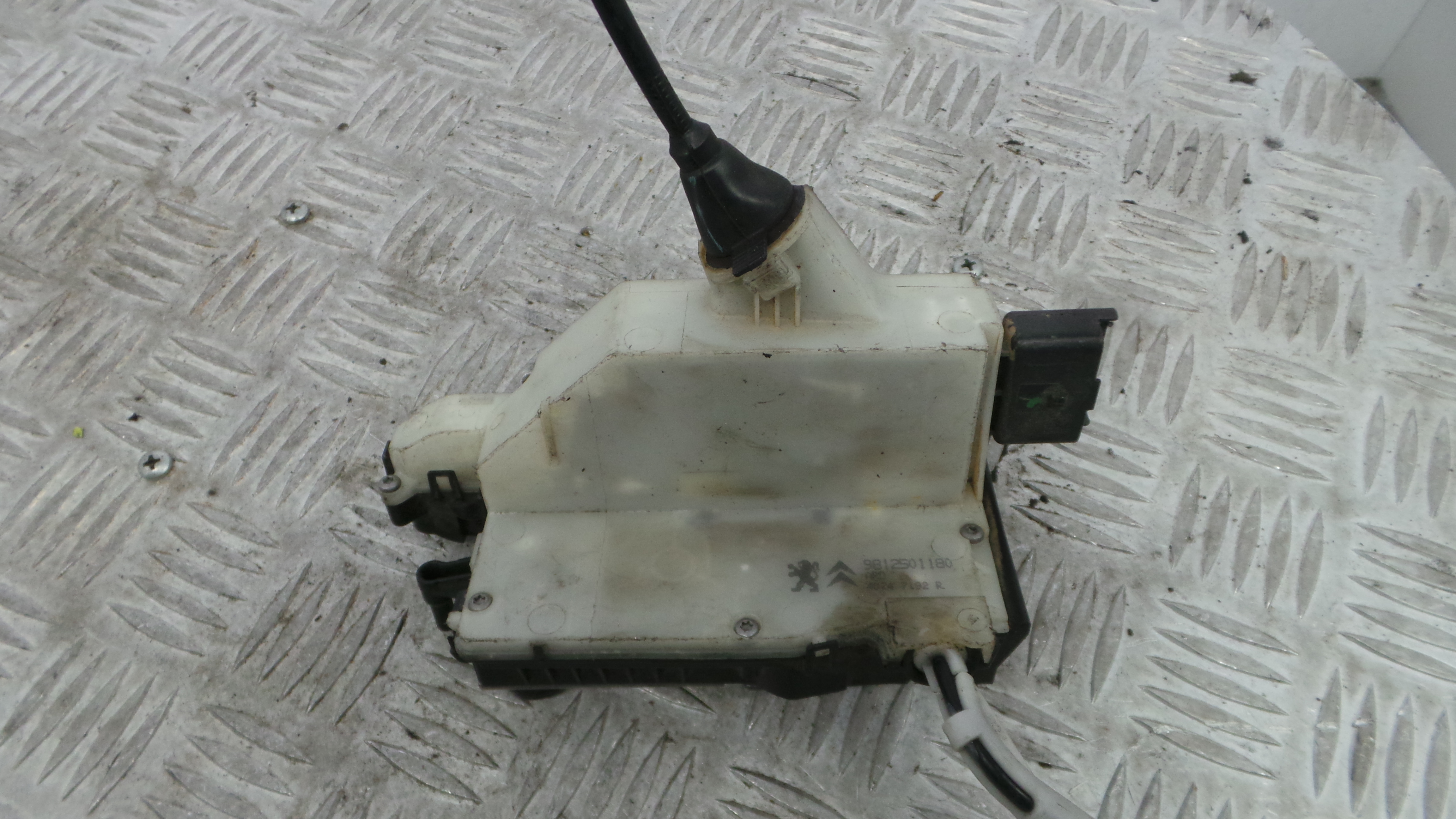 Fecho da Porta Trás Dto 9812501180 - PEUGEOT 208 I (CA_, CC_)-36630181