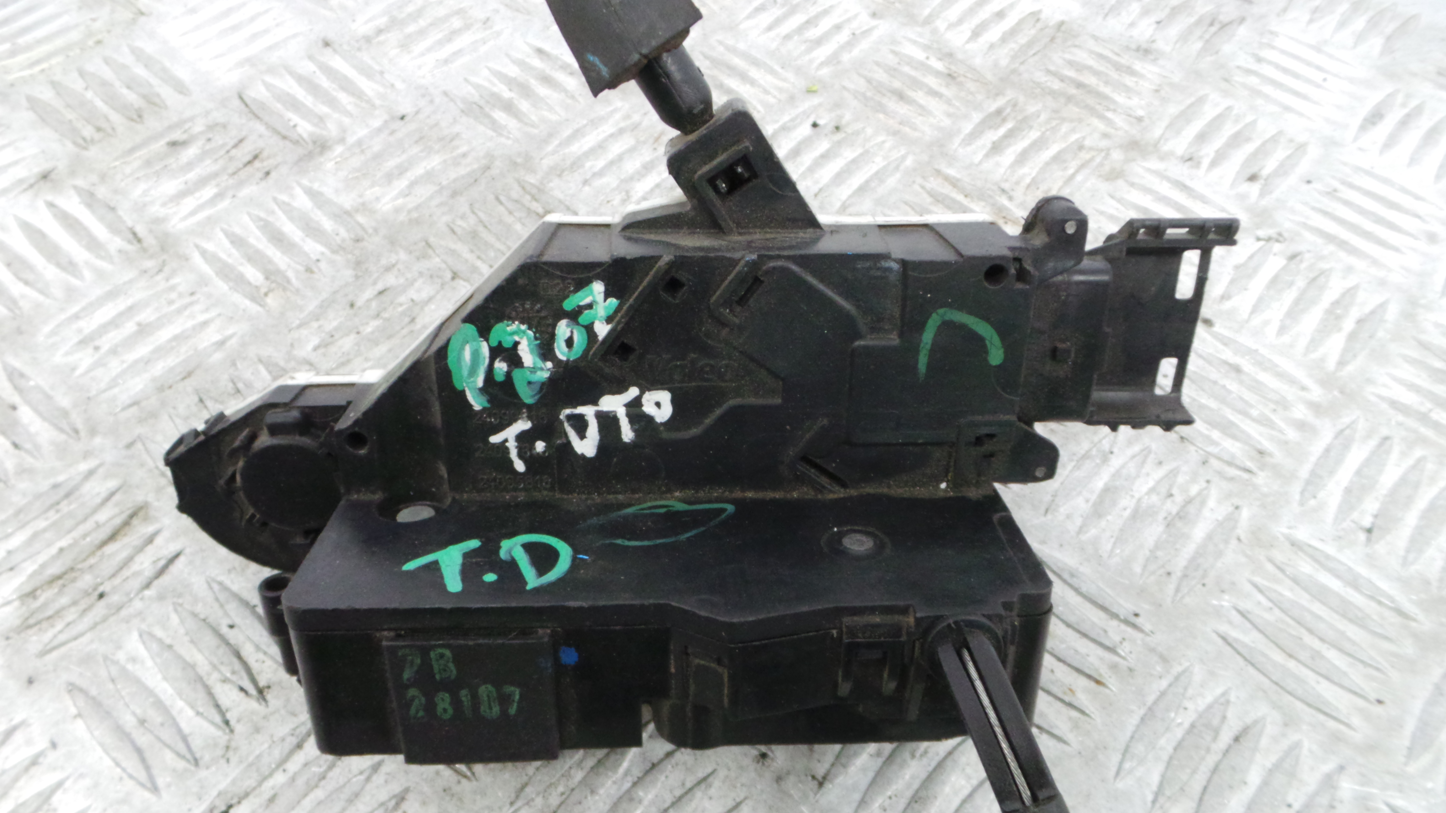 Fecho da Porta Trás Dto 24094158 - PEUGEOT 207 (WA_, WC_), 207/207+ (WA_, WC_)-36630189