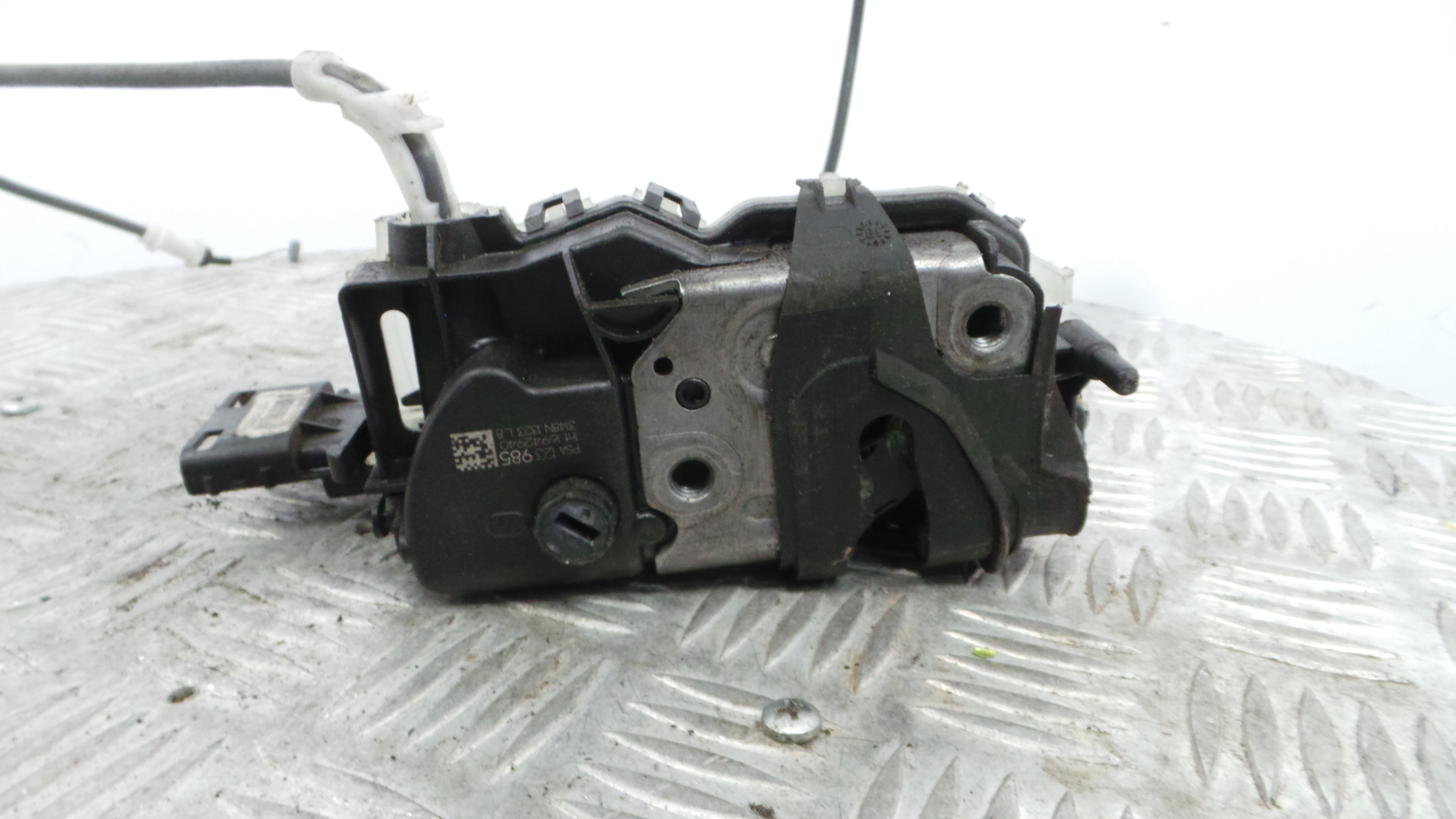 Fecho da Porta Trás Esq PSA123985 - CITROËN C3 III Van (SX_, SY_)-36630258