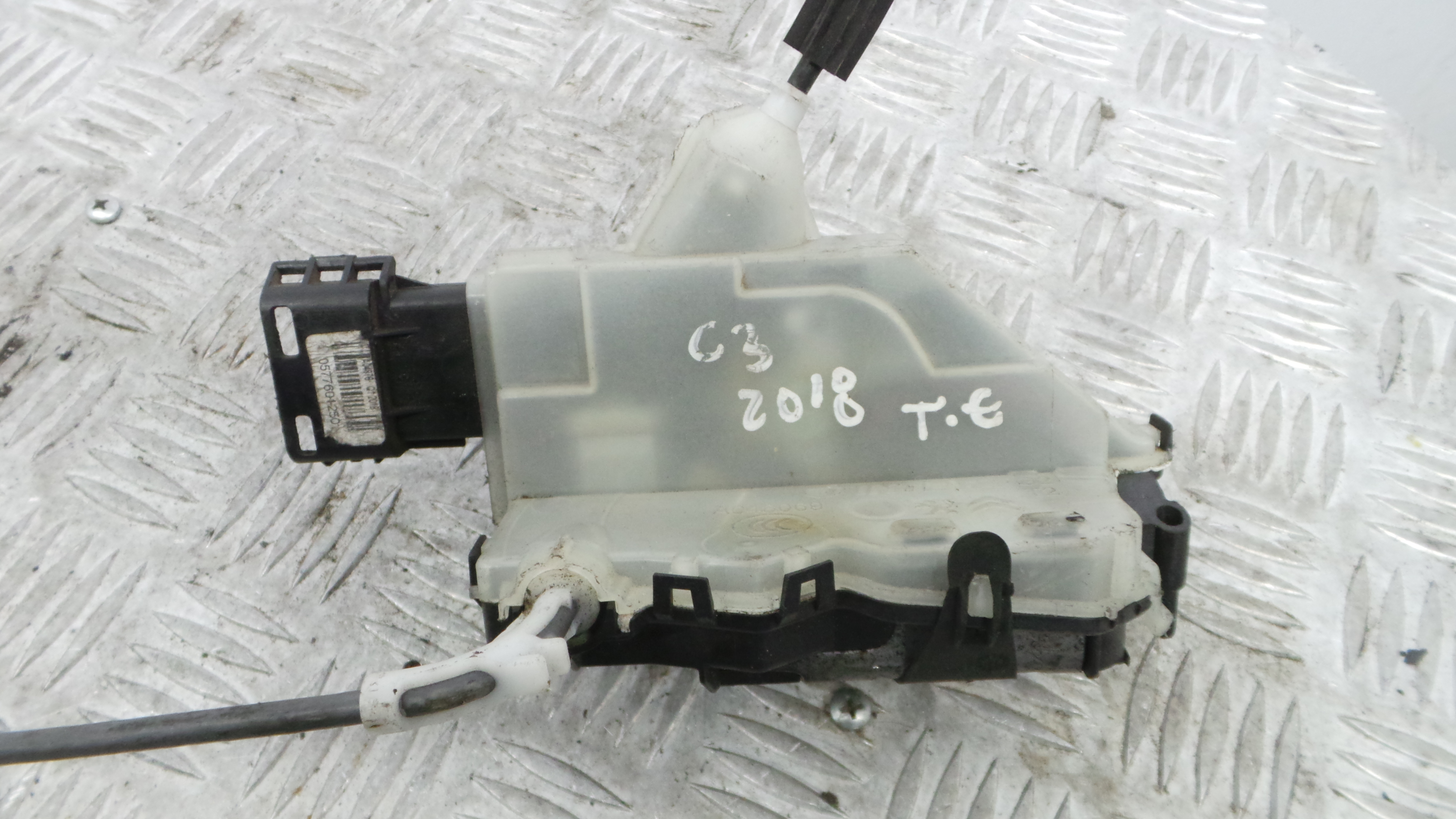 Fecho da Porta Trás Esq PSA123985 - CITROËN C3 III Van (SX_, SY_)-36630258