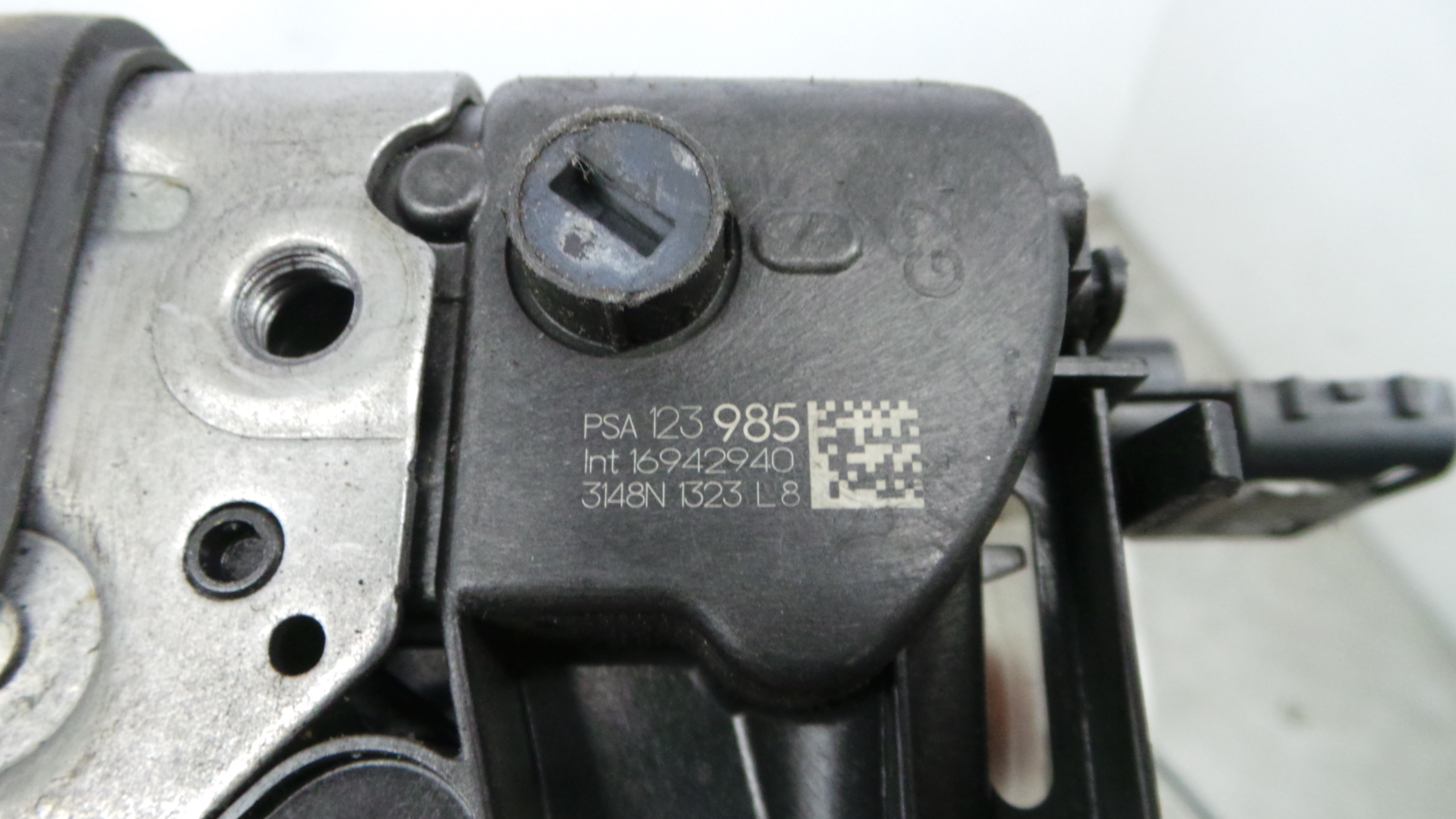 Fecho da Porta Trás Esq PSA123985 - CITROËN C3 III Van (SX_, SY_)-36630258