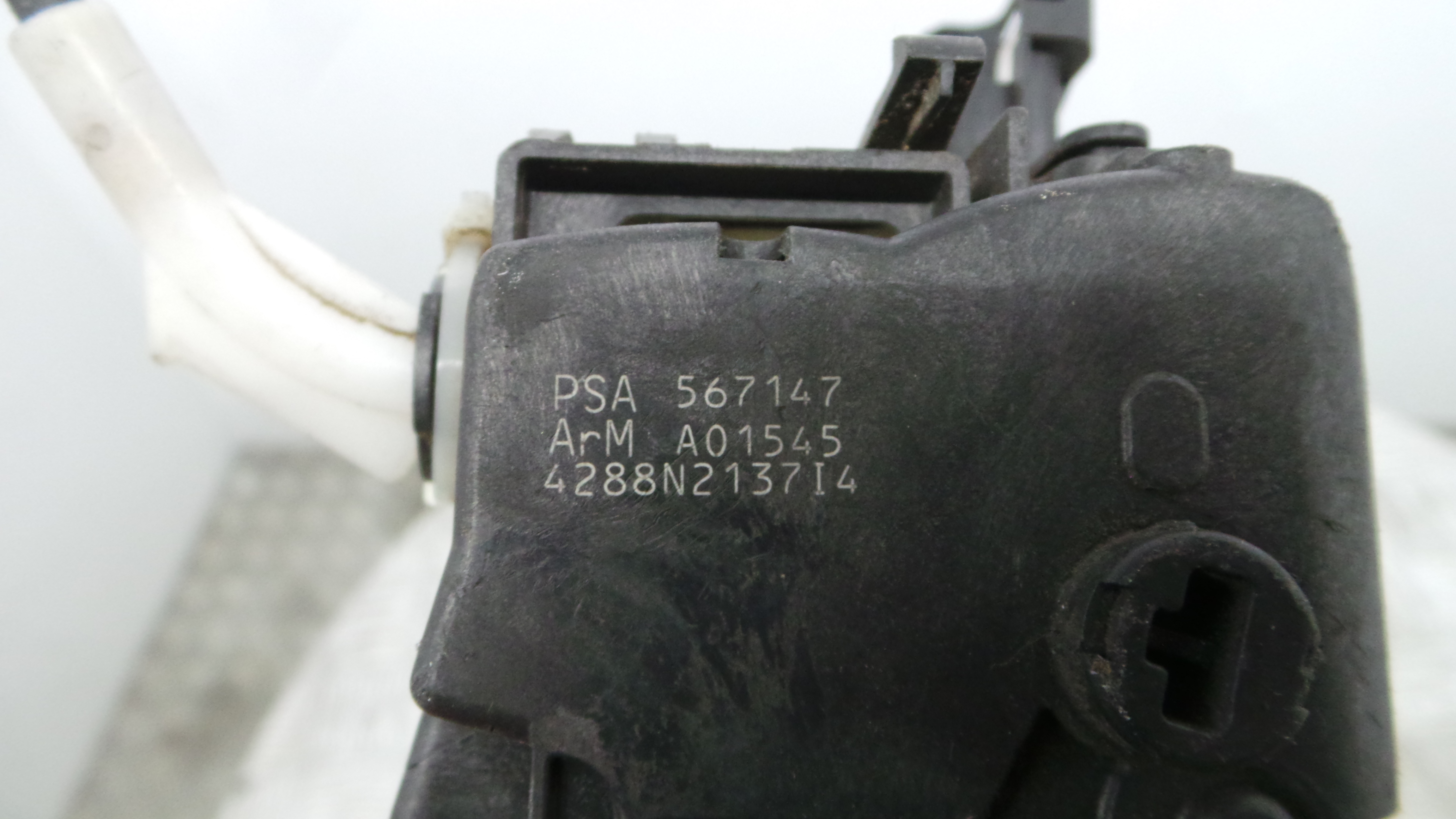 Fecho da Porta Frente Dto PSA567147 - PEUGEOT 308 I (4A_, 4C_)-36630262