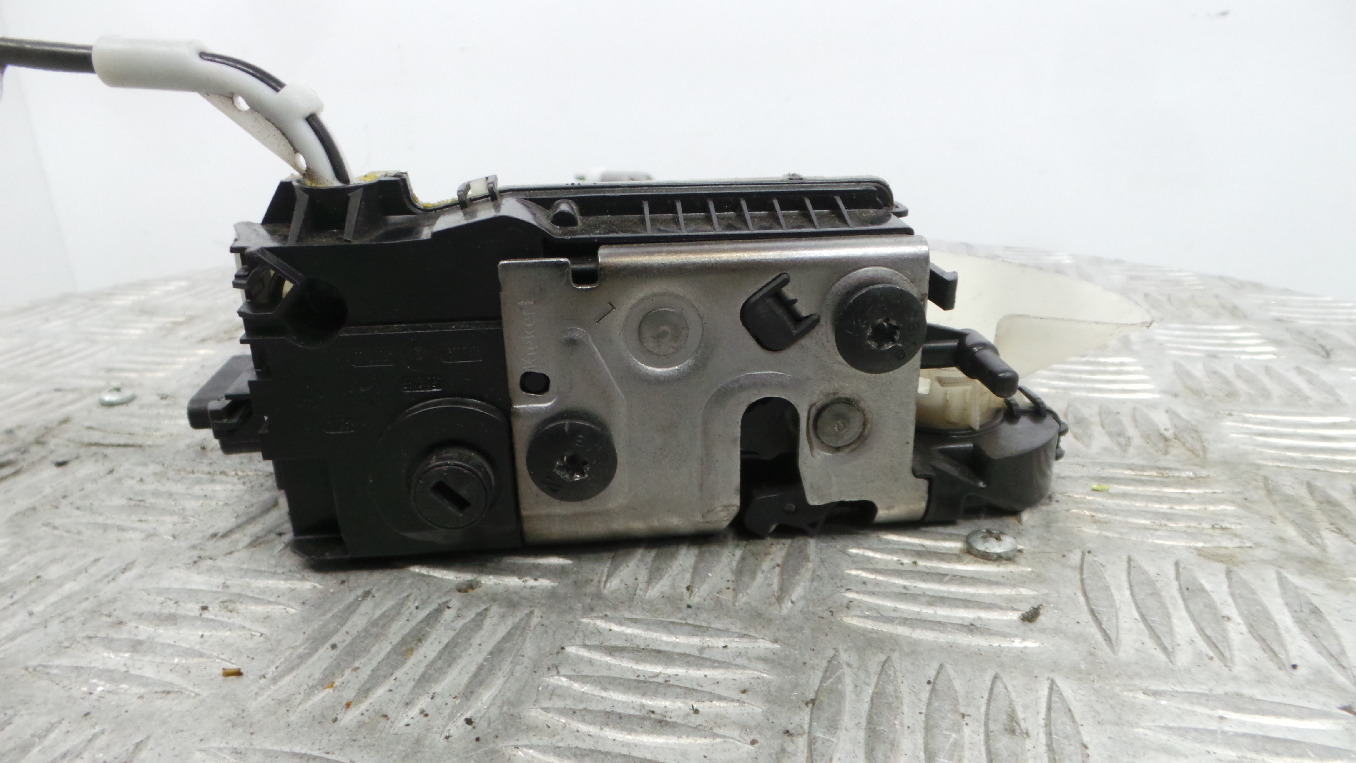 Fecho da Porta Frente Esq 9812500880 - PEUGEOT 208 I (CA_, CC_)-36630274