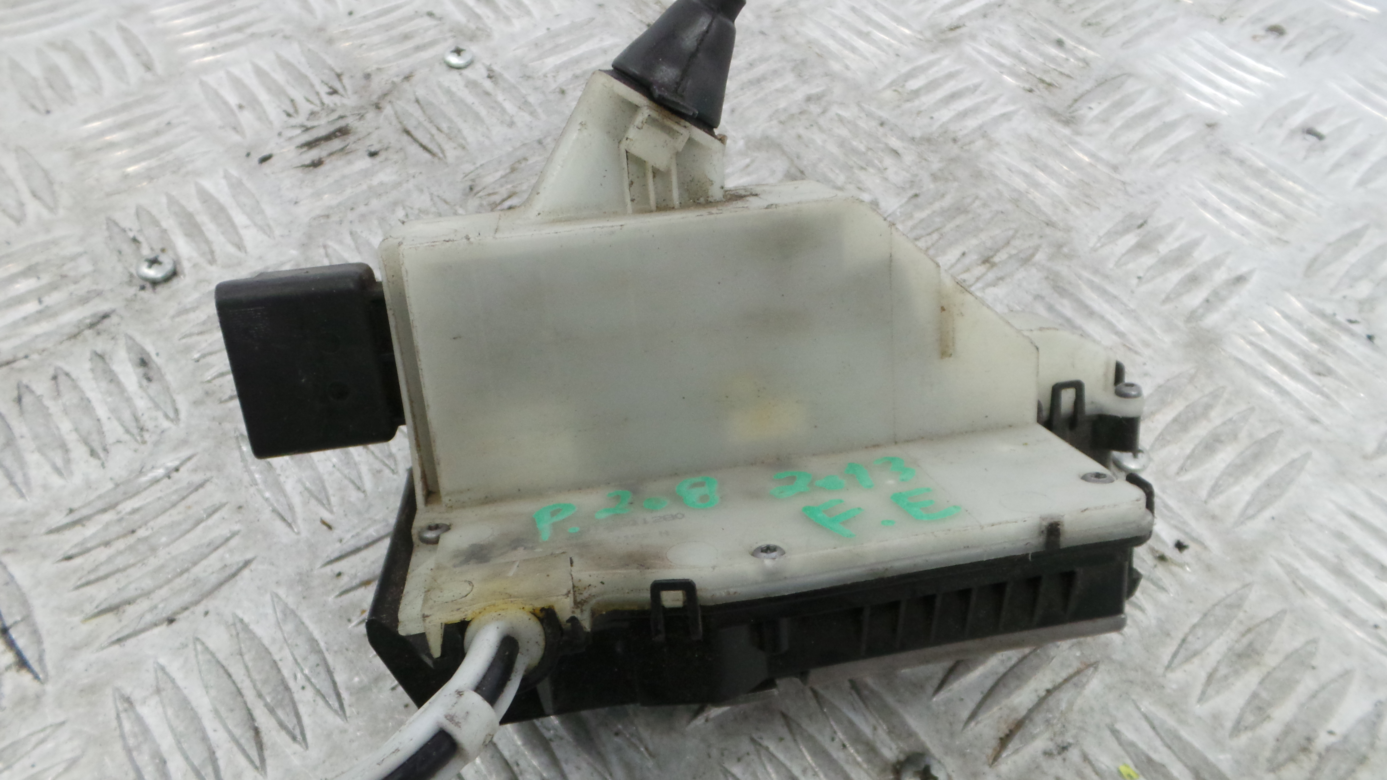 Fecho da Porta Frente Esq 9812501280 - PEUGEOT 208 I (CA_, CC_)-36630346