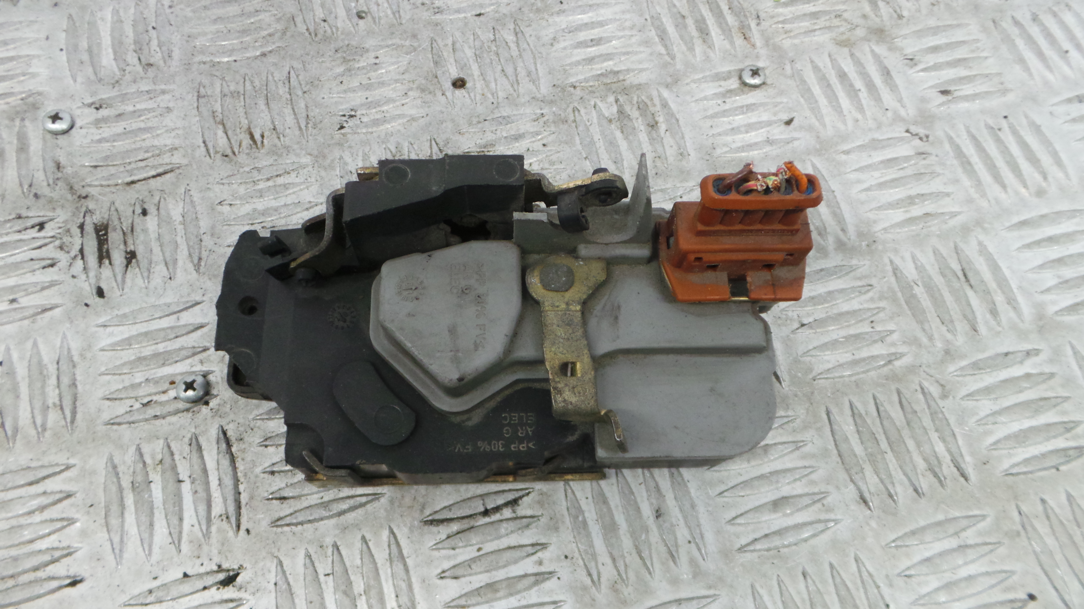Fecho da Porta Trás Esq 9138G1 - PEUGEOT 206 Hatchback (2A/C)-36630354