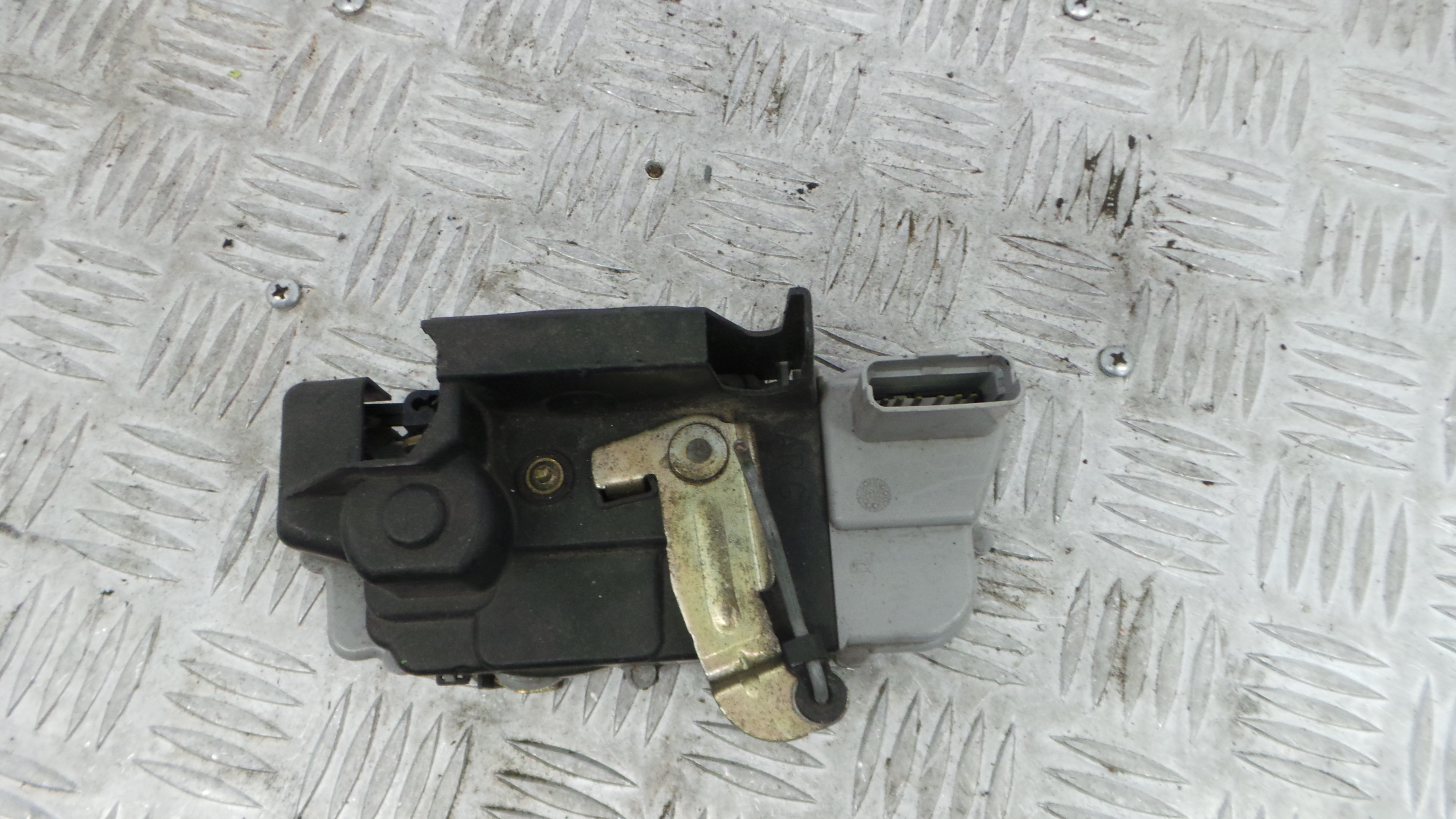 Fecho da Porta Trás Esq 913778 - CITROËN XSARA PICASSO (N68)-36636155