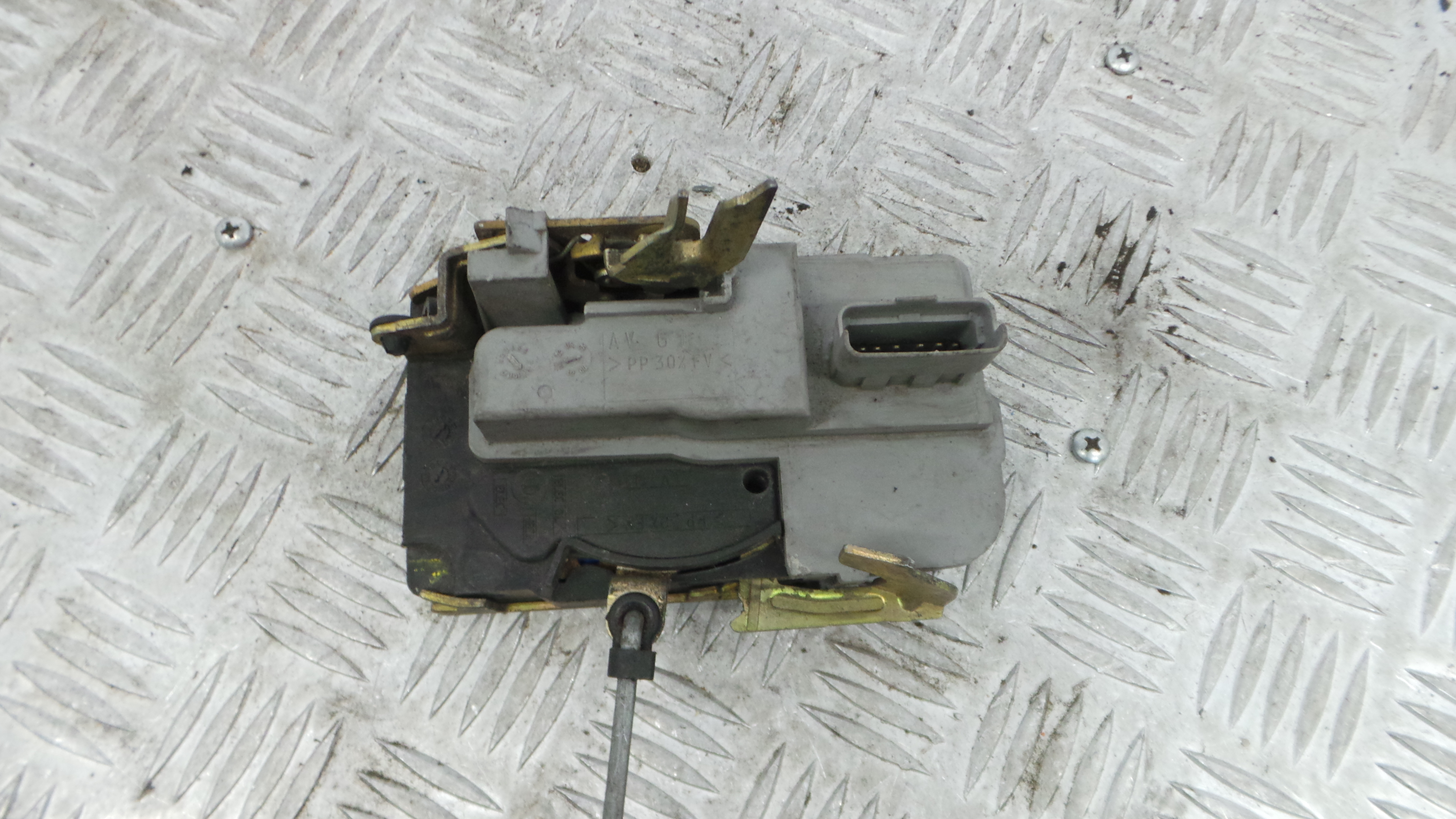 Fecho da Porta Frente Esq 9135H4 - CITROËN XSARA (N1)-36636164