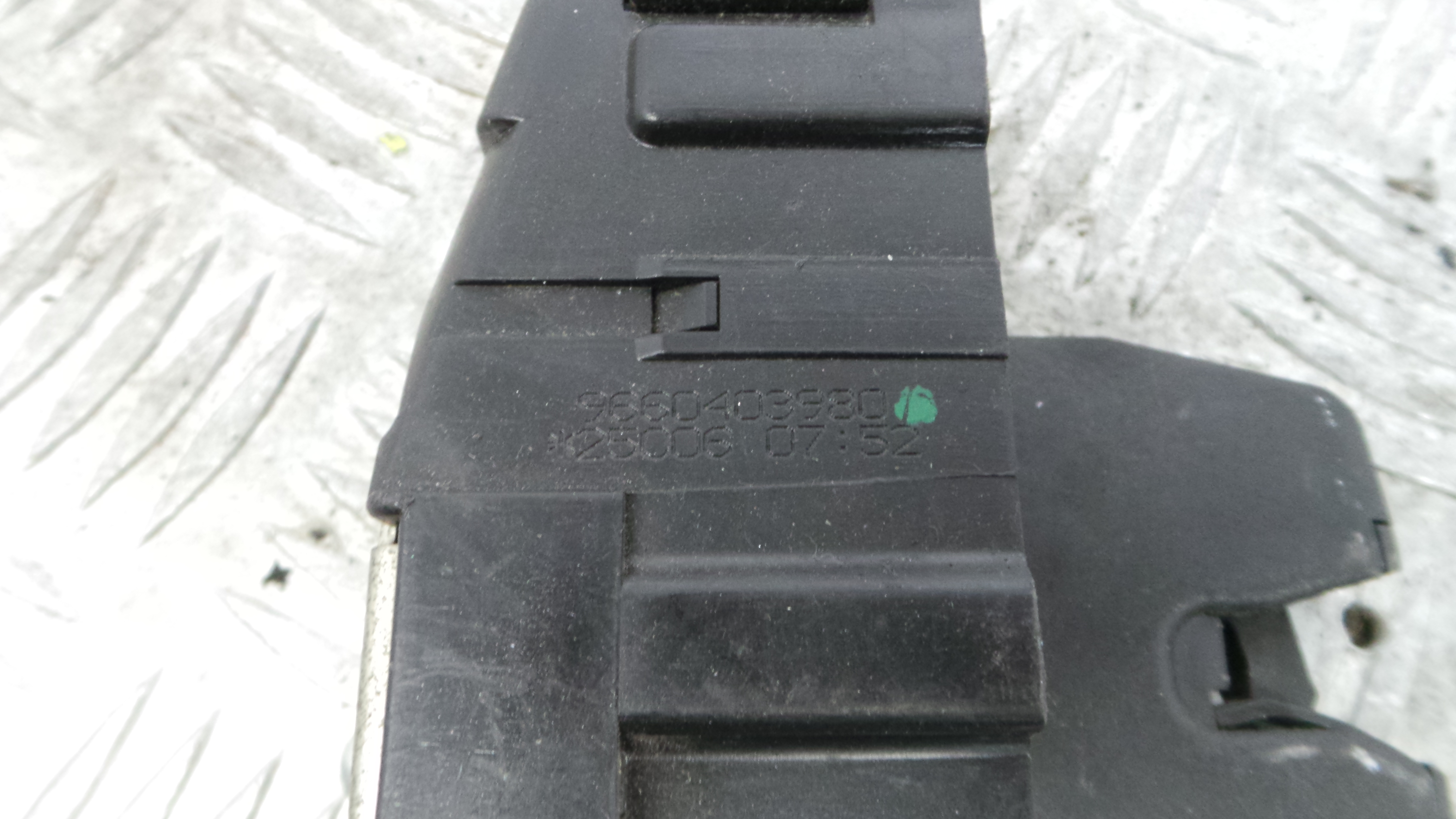 Fecho Mala 9660403980 - PEUGEOT 207 (WA_, WC_), 207/207+ (WA_, WC_)-36636197