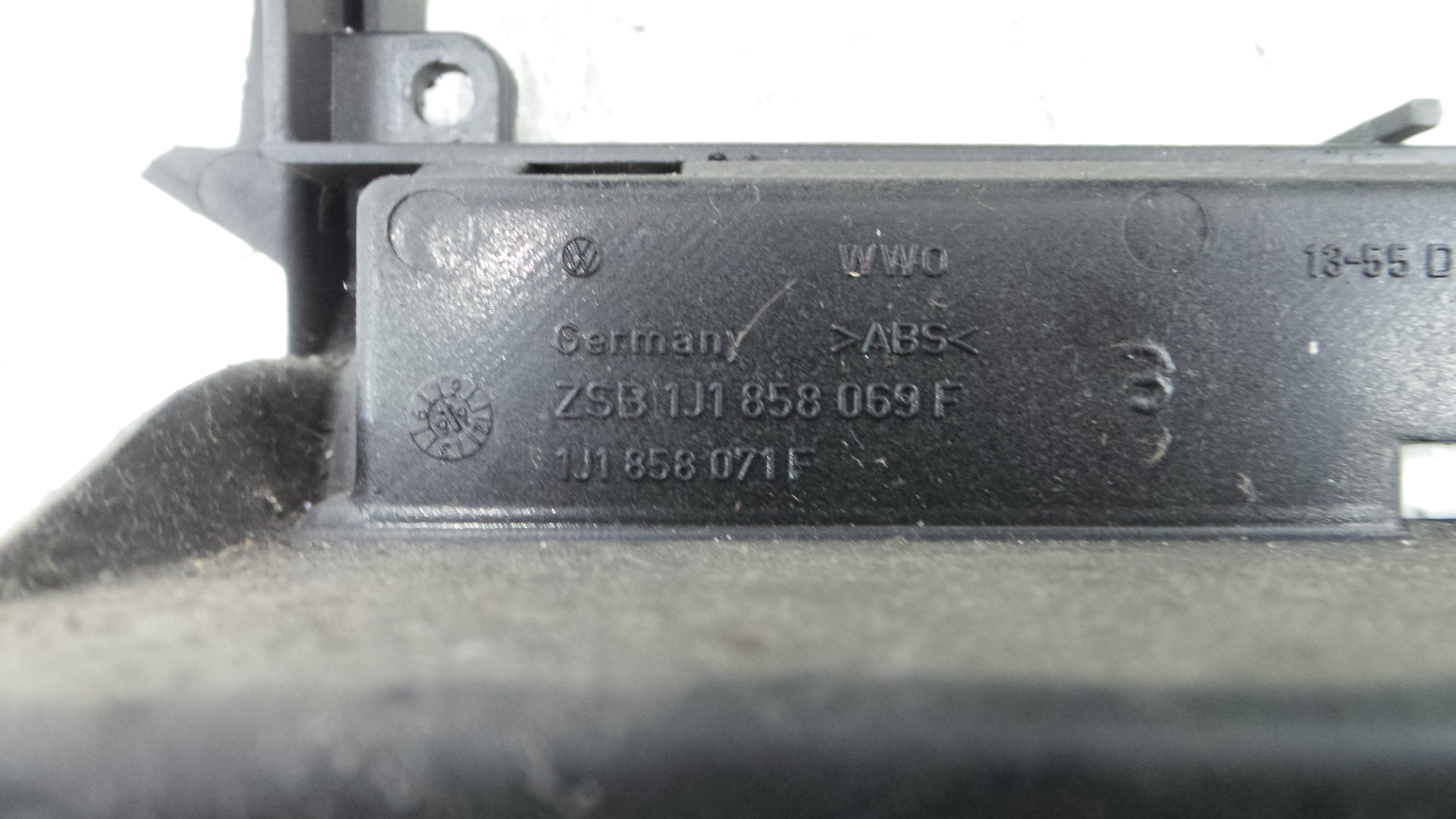 Consola central Tablier  1J1858071F - VW GOLF IV (1J1), GOLF Mk IV (1J1)-36636416