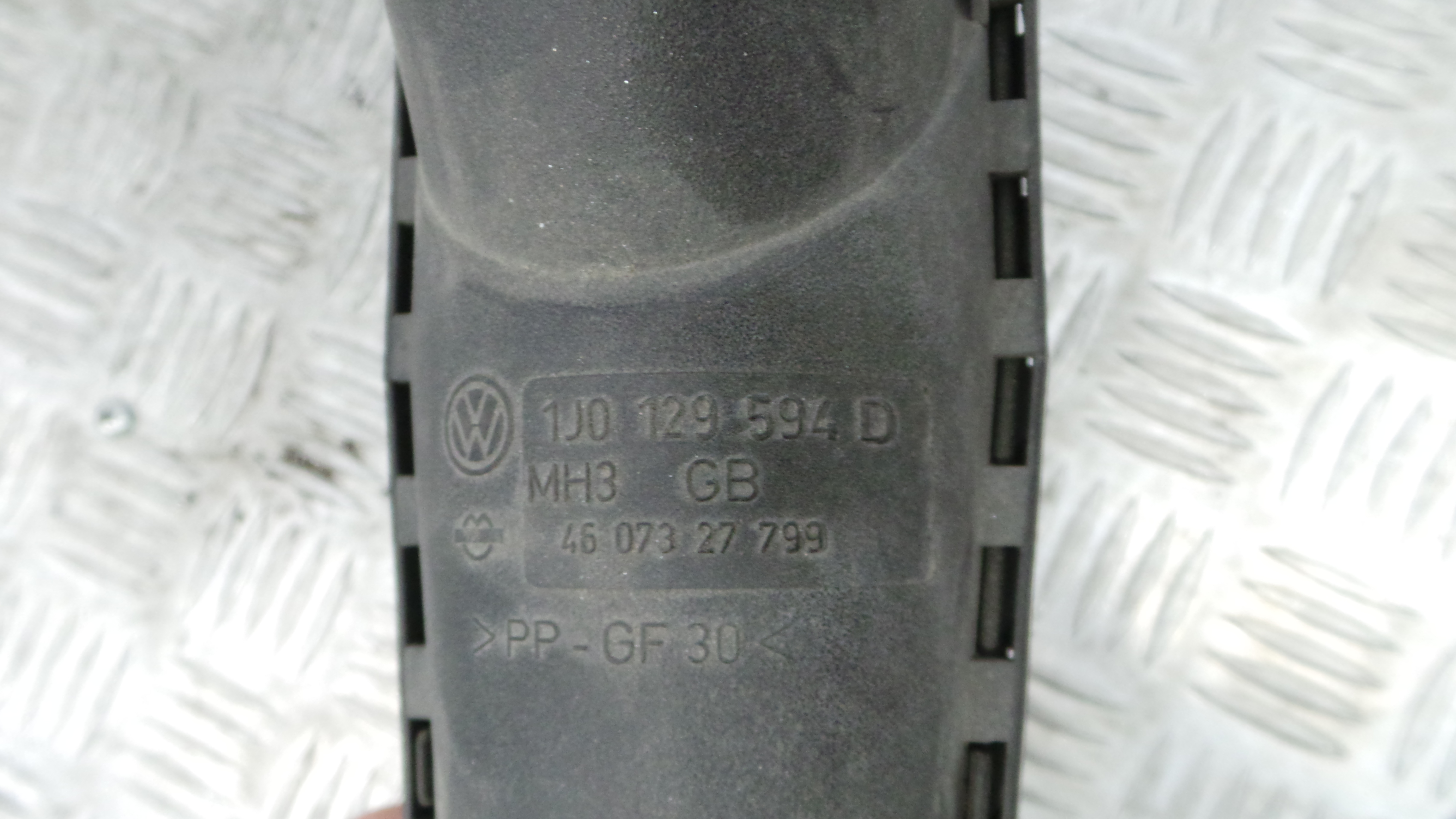 Tubo Caixa Filtro Ar 1J0129594D - VW GOLF IV (1J1), GOLF Mk IV (1J1)-36636439