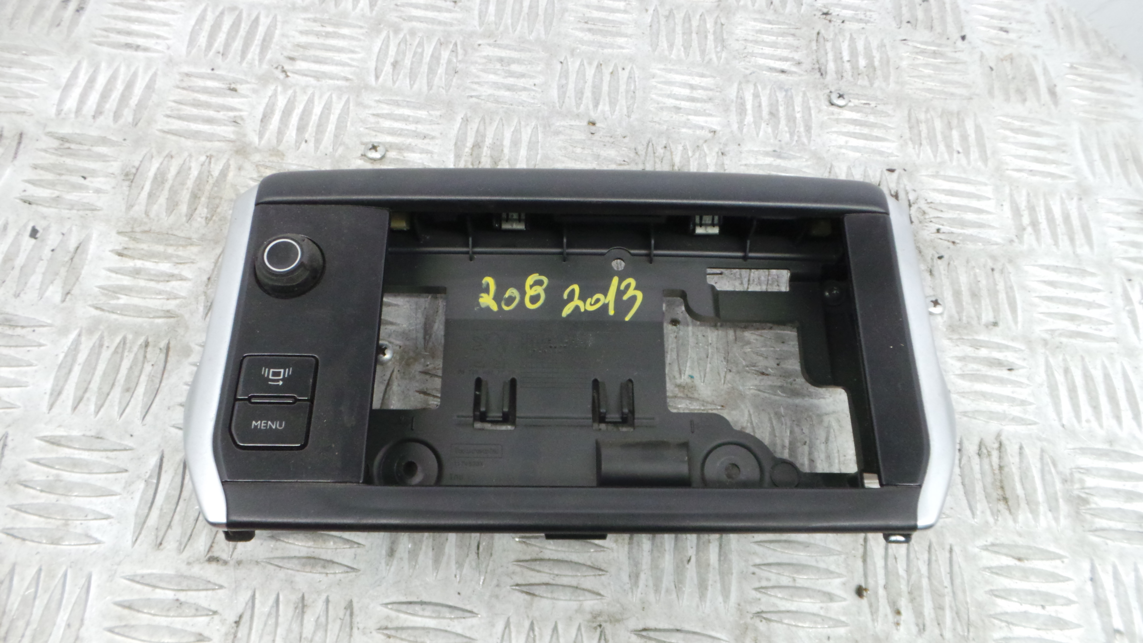 Aro Consola Central 9672846077 - PEUGEOT 208 I (CA_, CC_)-36636541 Aro Consola Central 9672846077 - PEUGEOT 208 I (CA_, CC_)-36636541