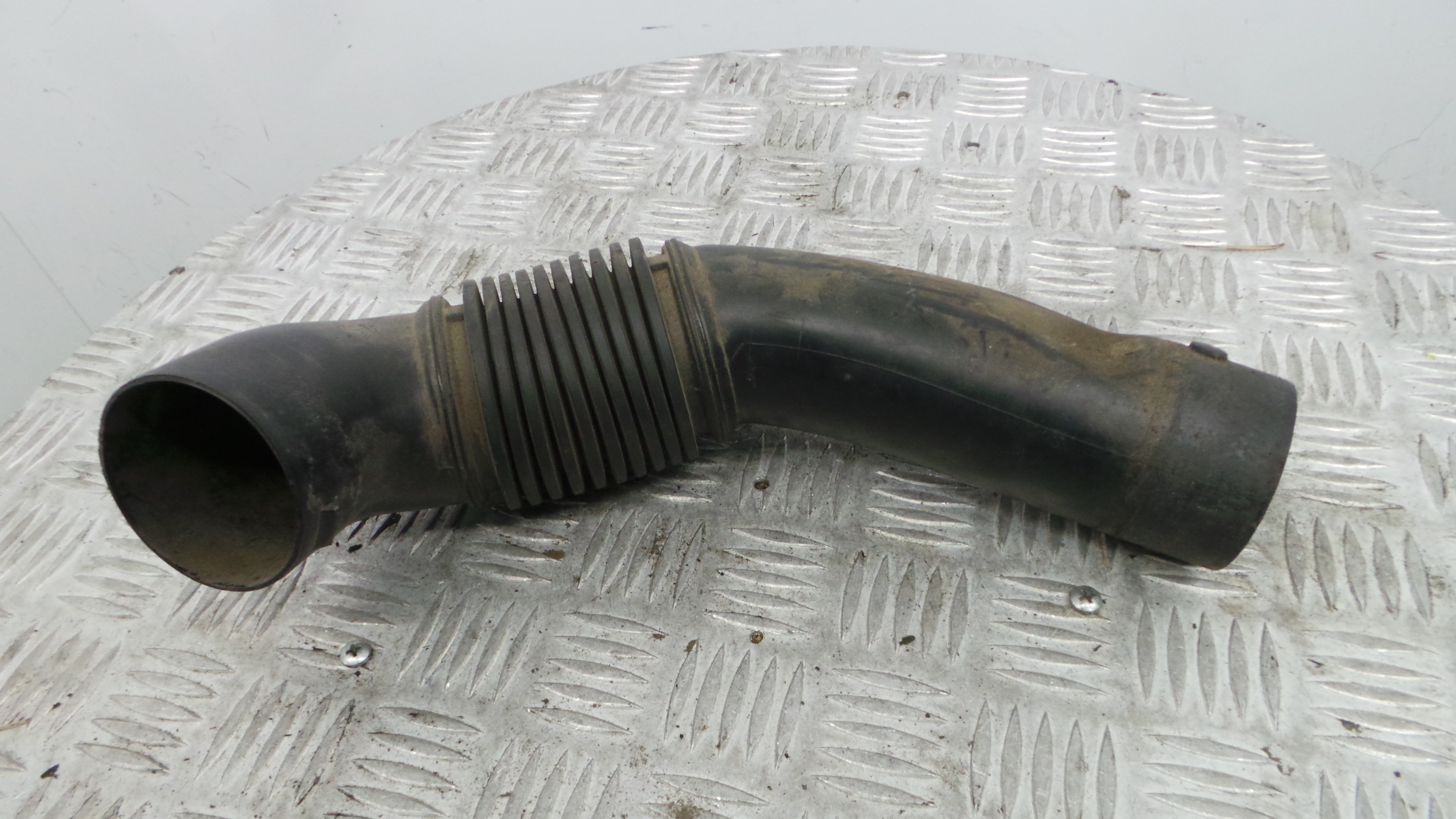 Tubo Caixa Filtro Ar 9684813780 - PEUGEOT 208 I (CA_, CC_)-36636593