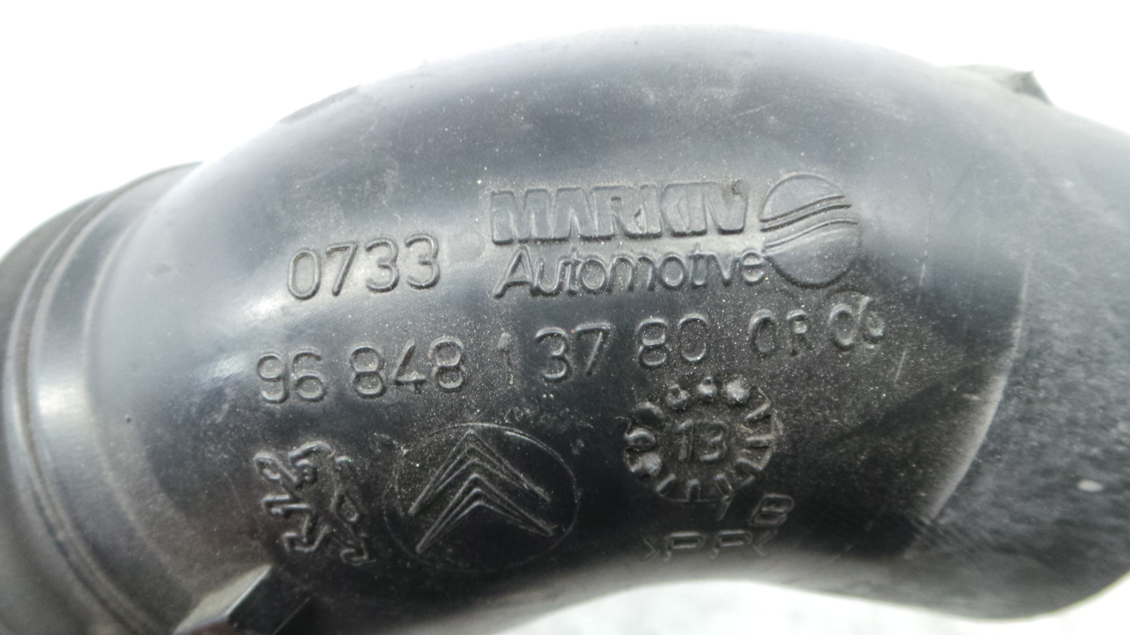 Tubo Caixa Filtro Ar 9684813780 - PEUGEOT 208 I (CA_, CC_)-36636593