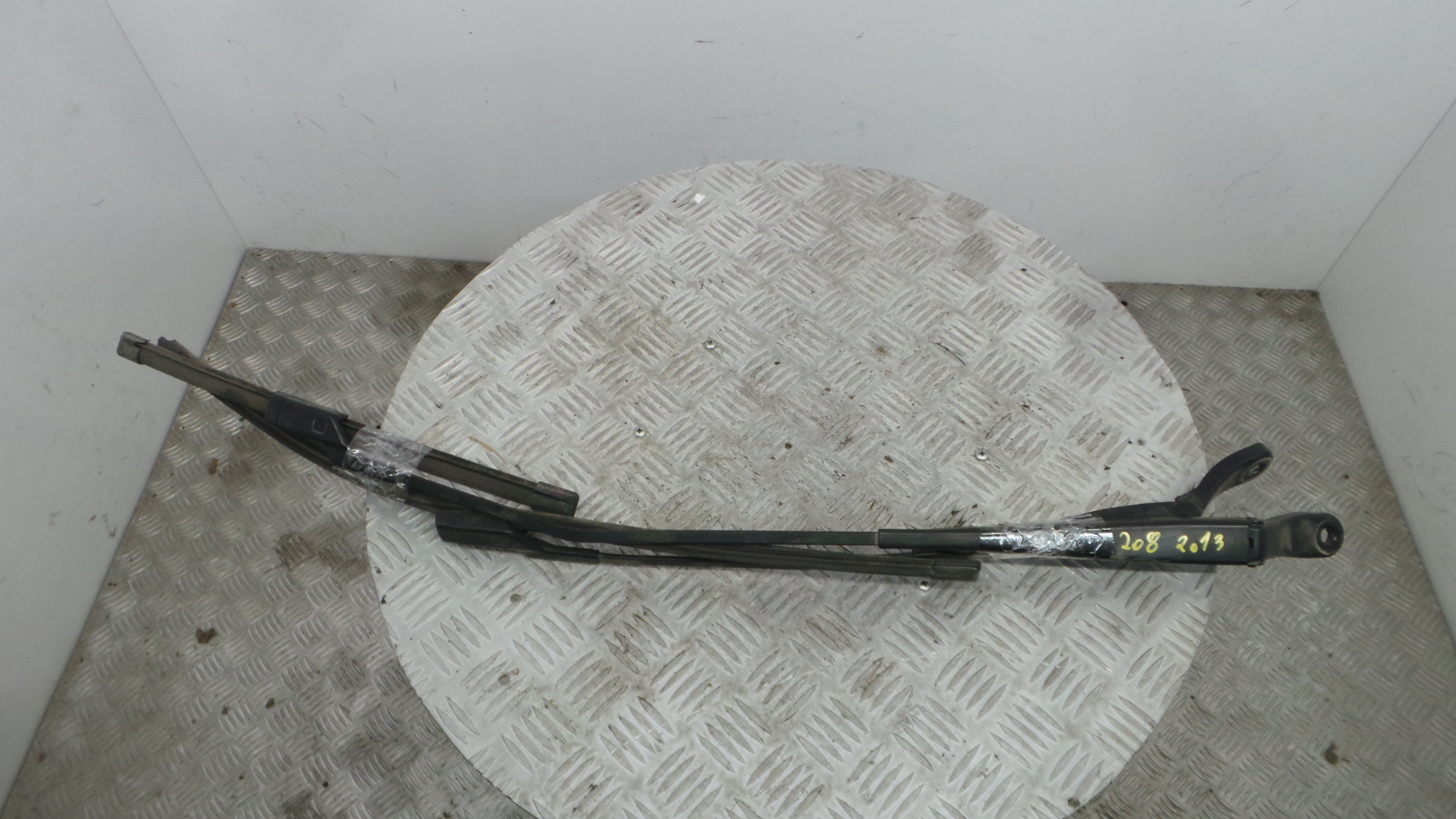 Braço Do Limpa-vidros 9673291980 - PEUGEOT 208 I (CA_, CC_)-36636638 Braço Do Limpa-vidros 9673291980 - PEUGEOT 208 I (CA_, CC_)-36636638