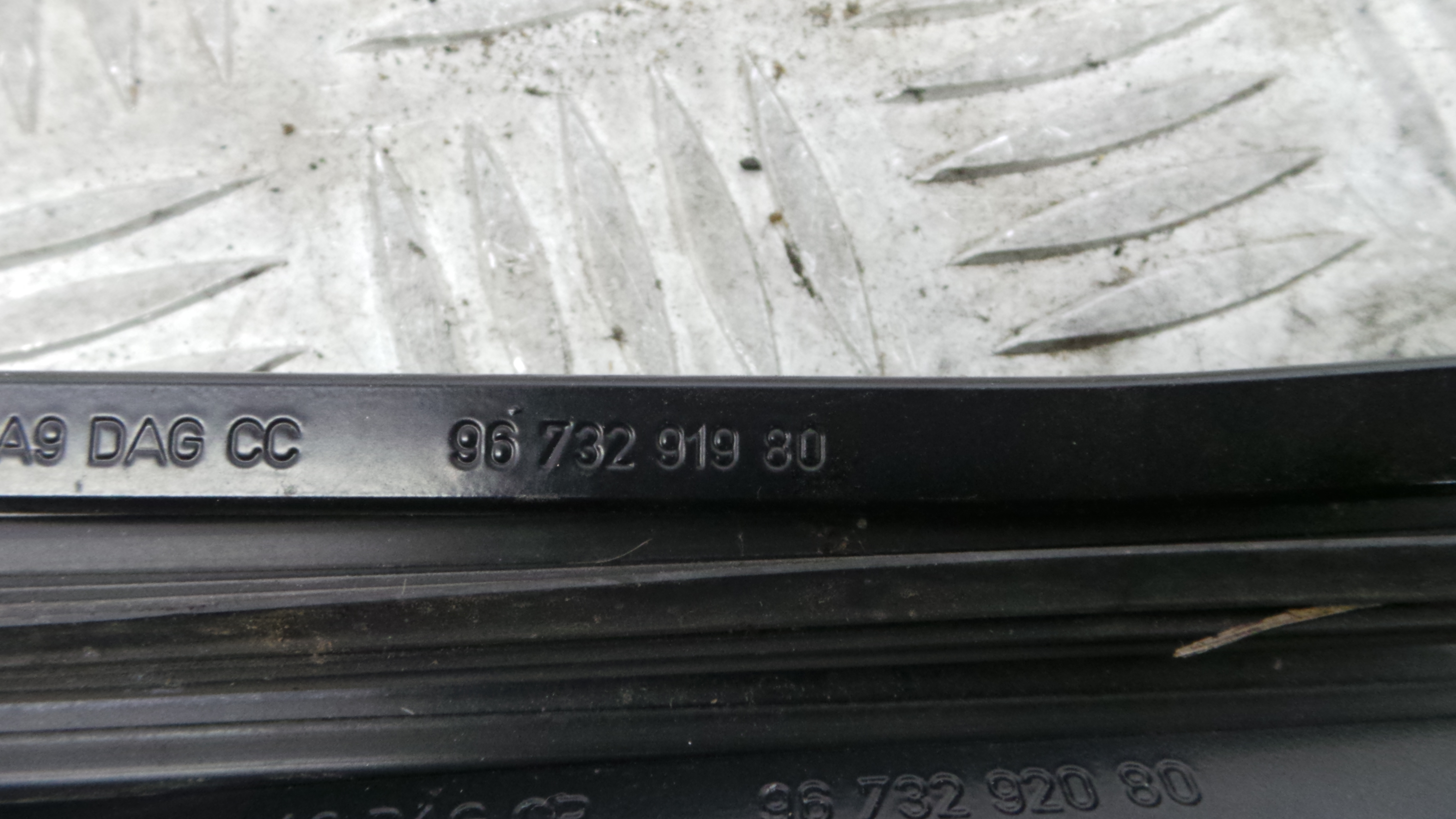 Braço Do Limpa-vidros 9673291980 - PEUGEOT 208 I (CA_, CC_)-36636638