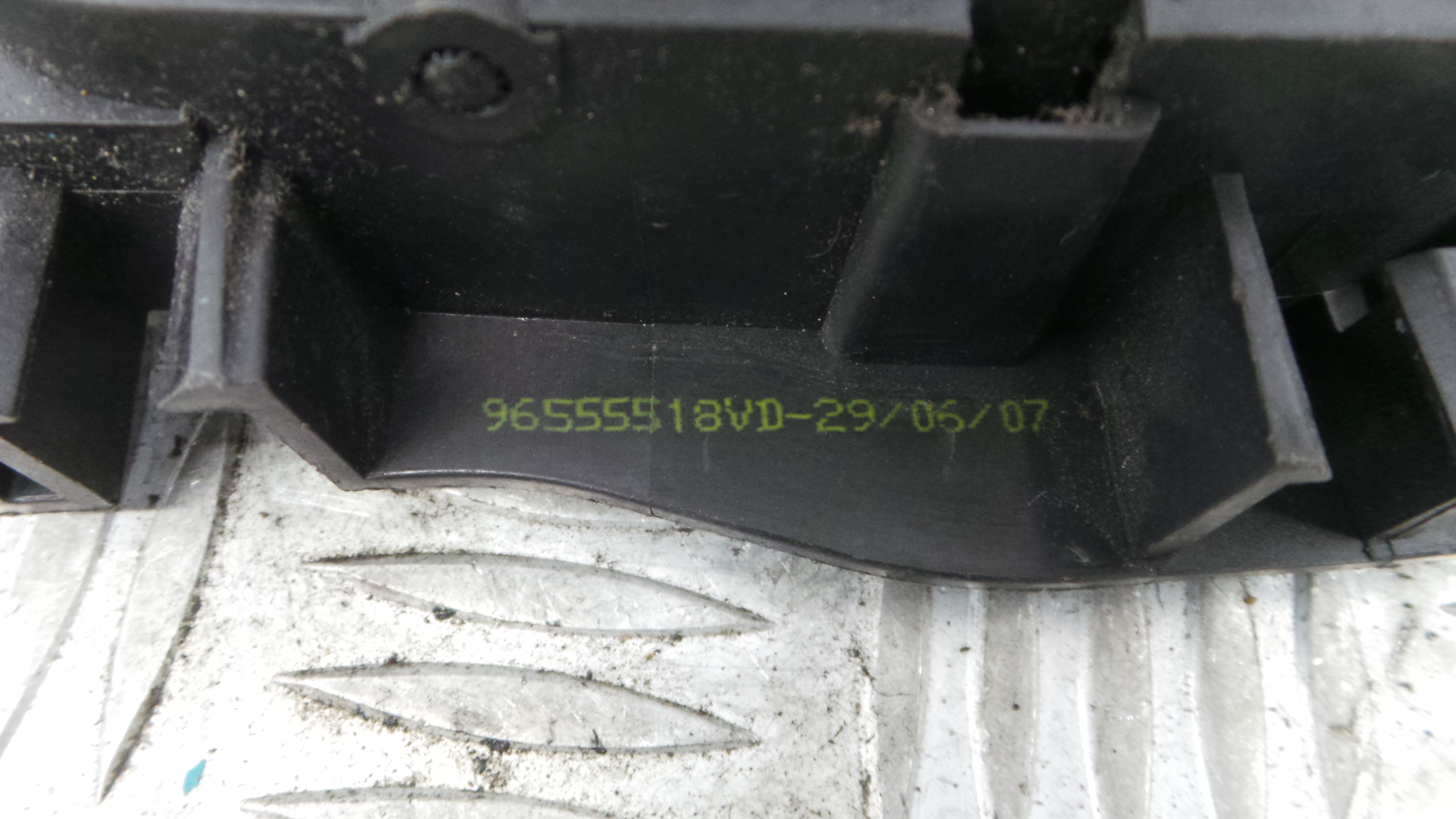 Puxador Interior Frente Esquerdo 96555518VD - PEUGEOT 207 (WA_, WC_), 207/207+ (WA_, WC_)-36640433