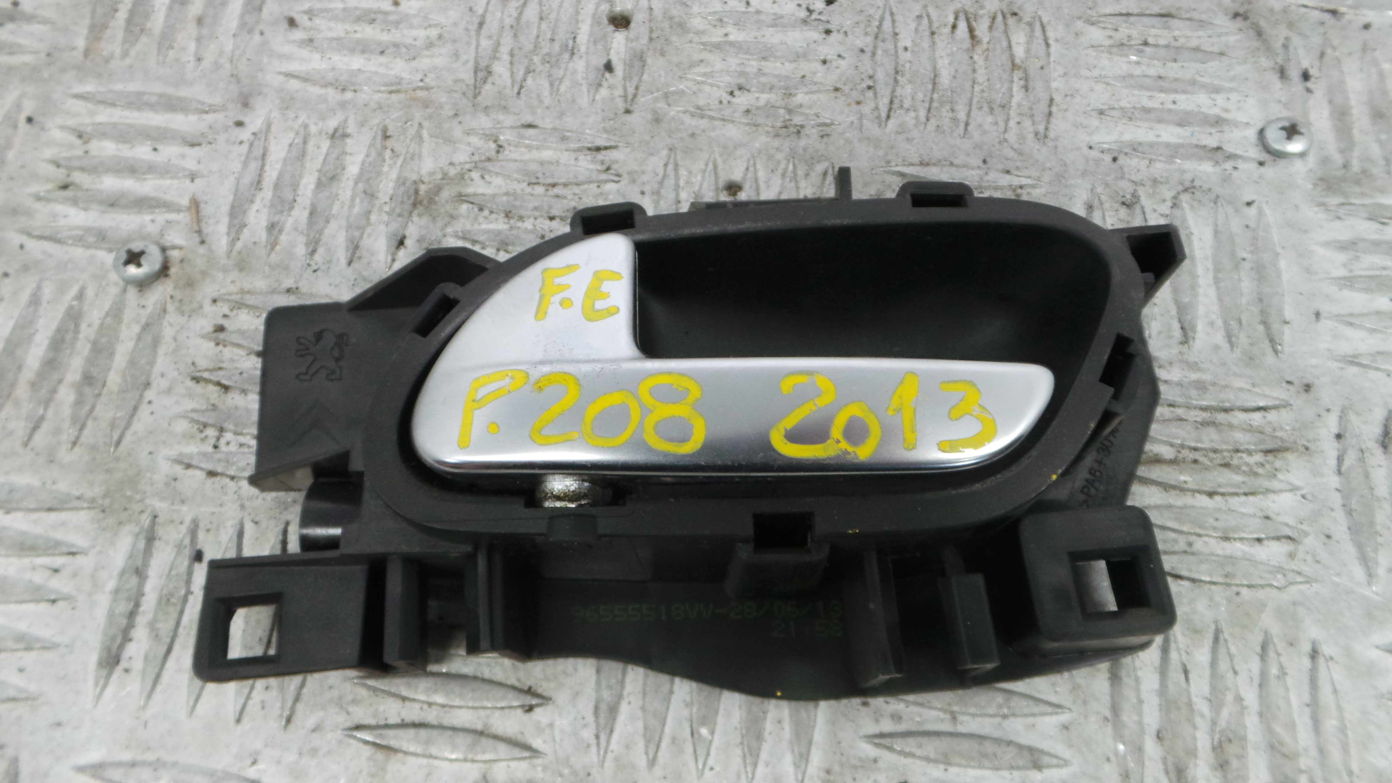 Puxador Interior Frente Esquerdo 96555518VV - PEUGEOT 208 I (CA_, CC_)-36640479