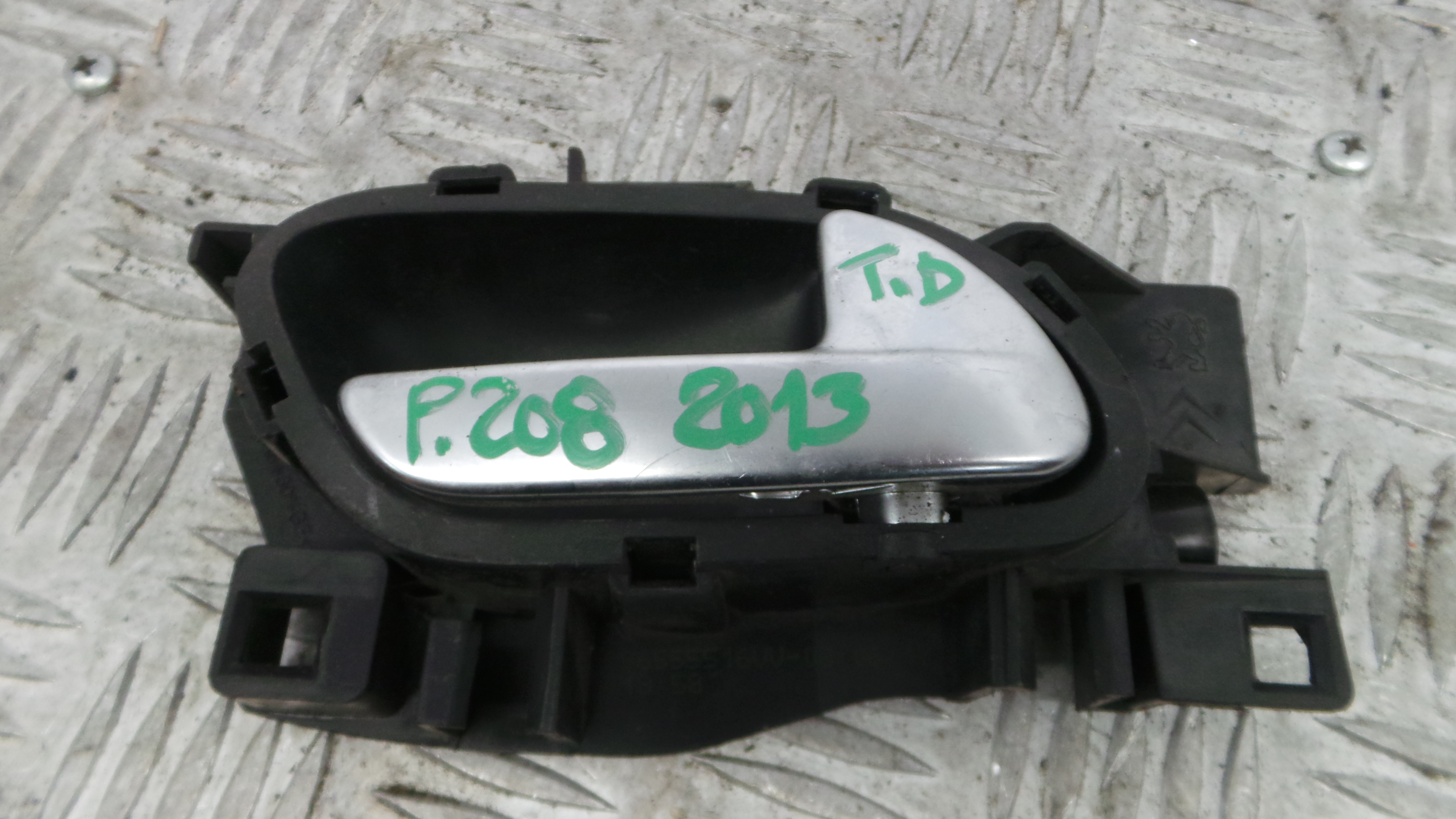 Puxador Interior Traseiro Direita 96555516VV - PEUGEOT 208 I (CA_, CC_)-36640528