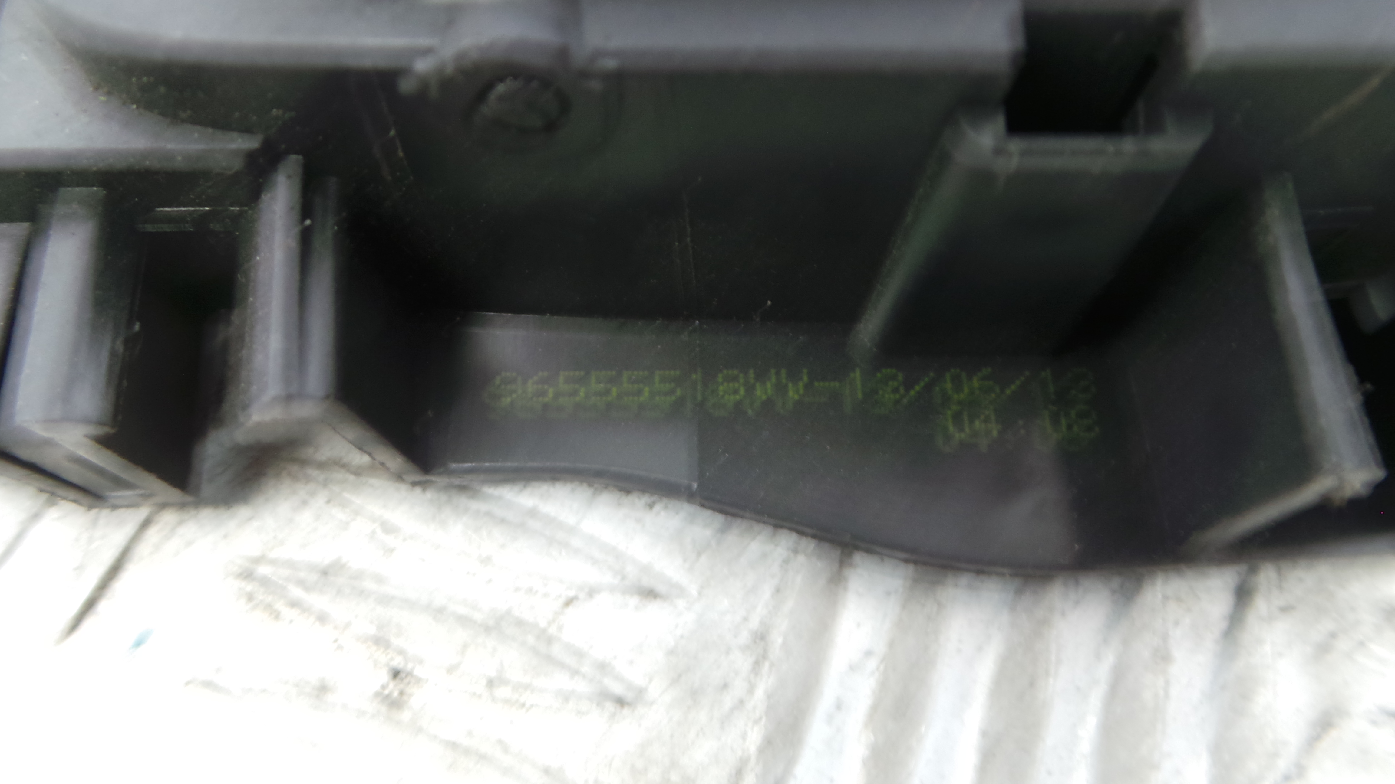 Puxador Interior Traseiro Esquerdo  96555518VV - PEUGEOT 208 I (CA_, CC_)-36640537