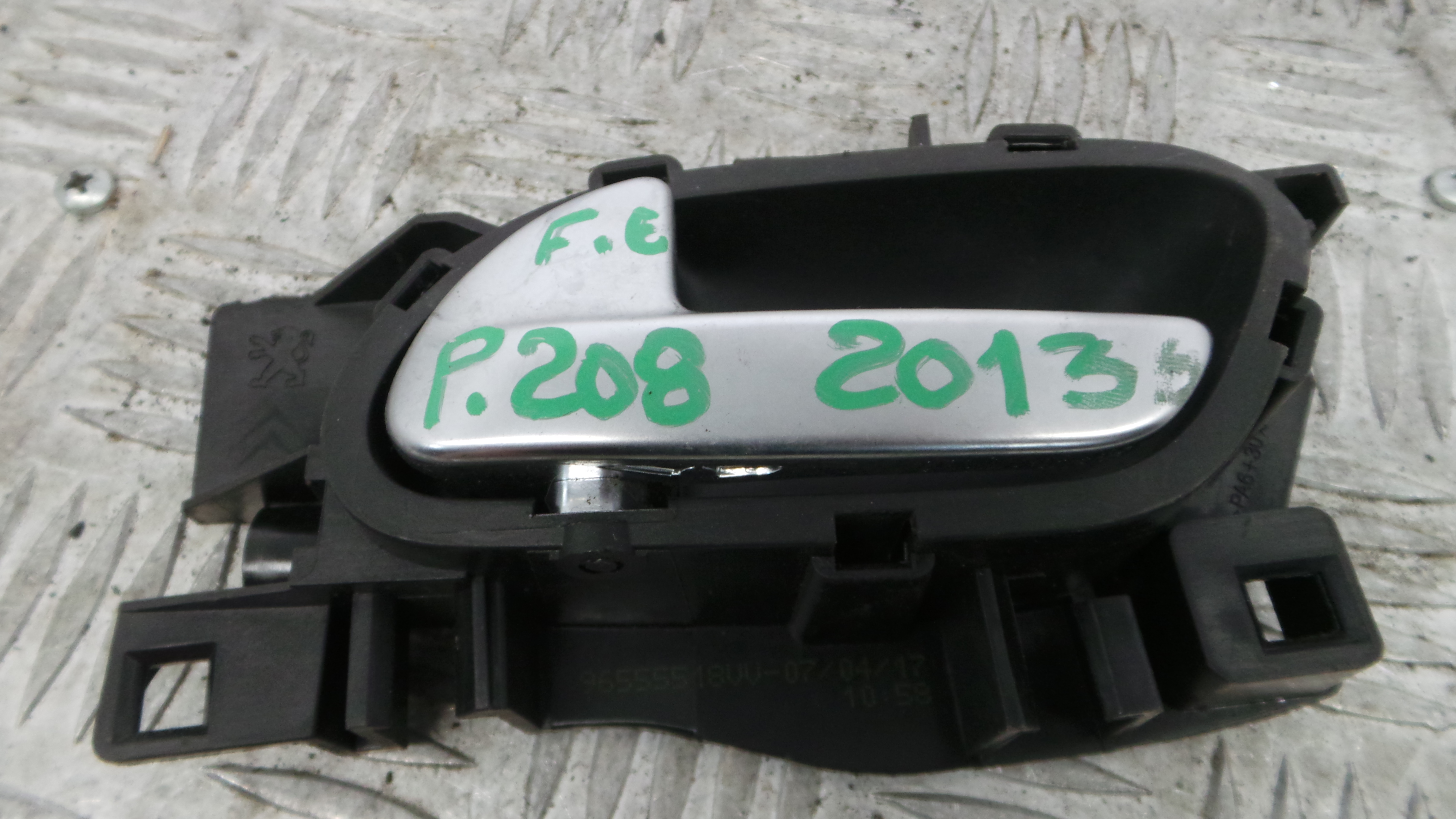 Puxador Interior Frente Esquerdo 96555518VV - PEUGEOT 208 I (CA_, CC_)-36640540