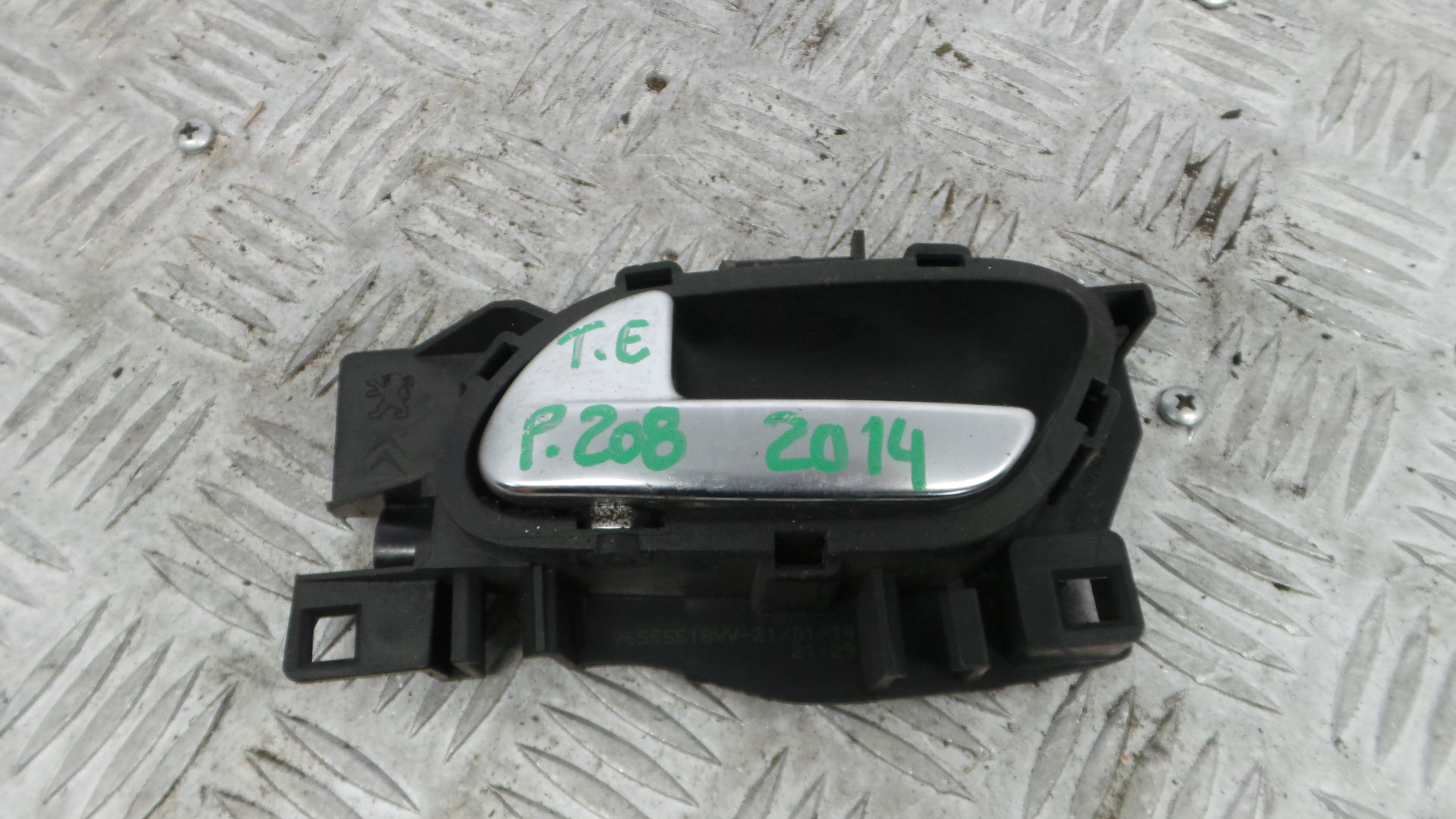 Puxador Interior Traseiro Esquerdo  96555518VV - PEUGEOT 208 I (CA_, CC_)-36640557 Puxador Interior Traseiro Esquerdo  96555518VV - PEUGEOT 208 I (CA_, CC_)-36640557