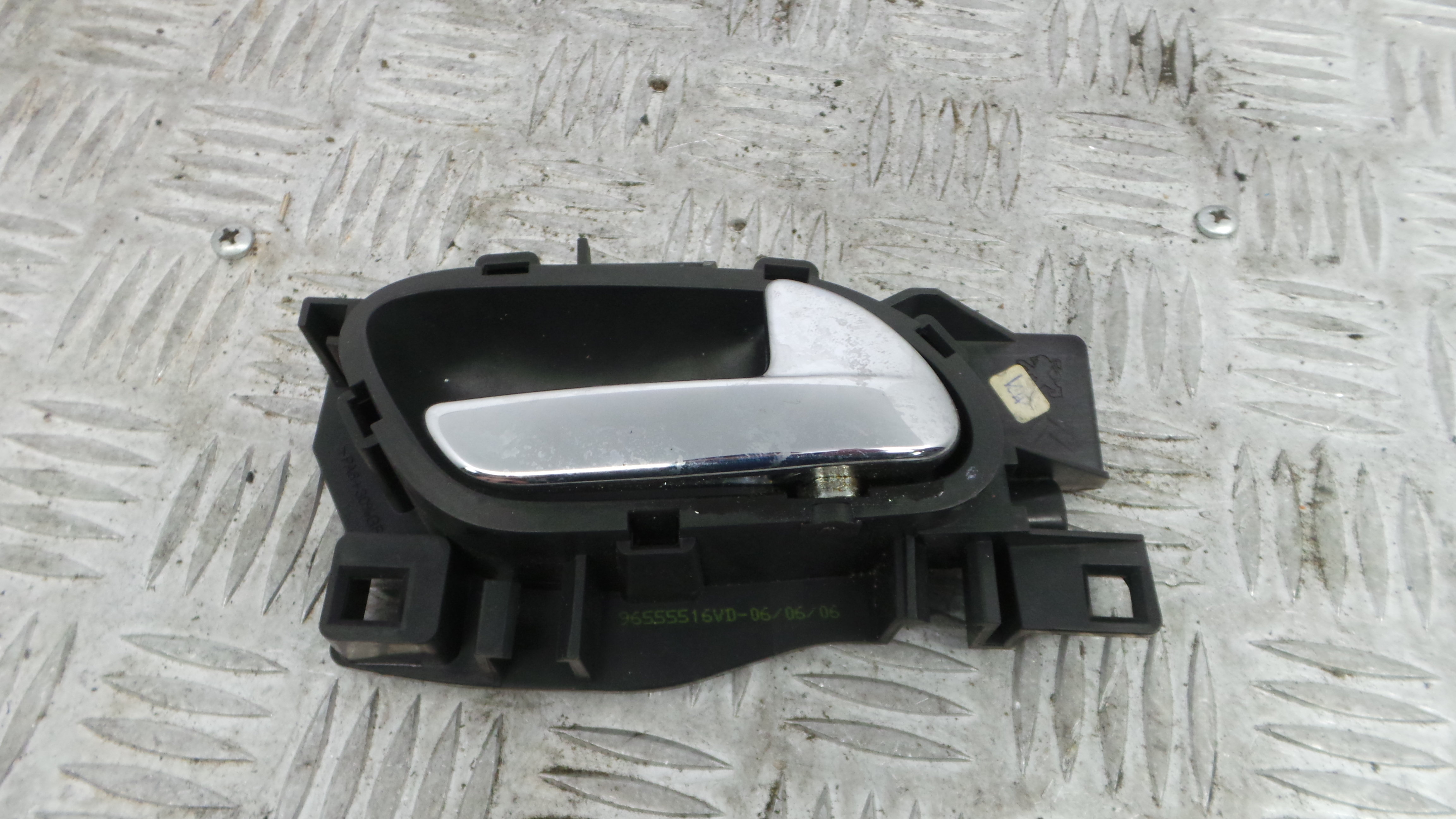 Puxador Interior Frente Direita 96555516VD - PEUGEOT 207 (WA_, WC_), 207/207+ (WA_, WC_)-36640585