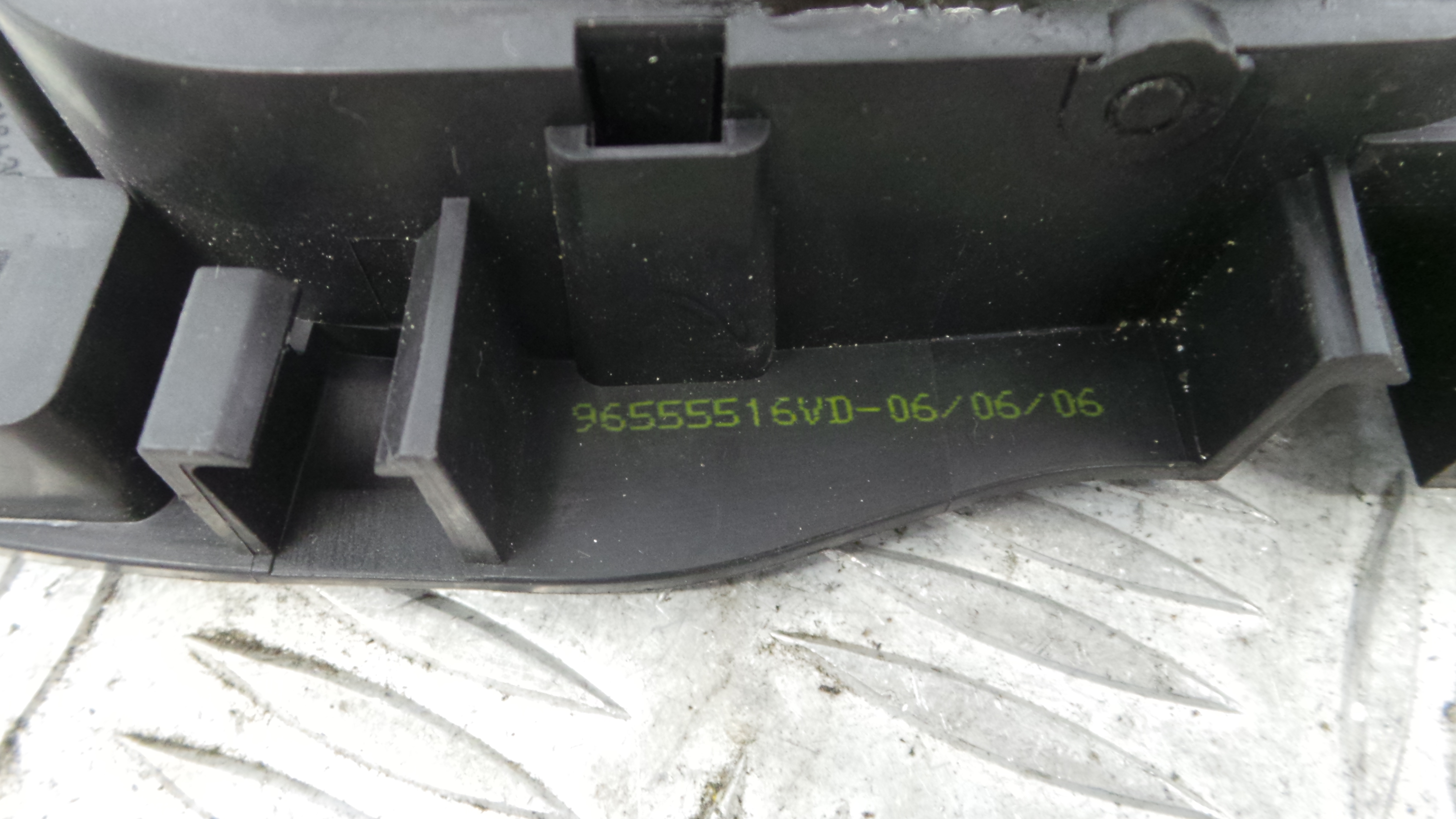 Puxador Interior Frente Direita 96555516VD - PEUGEOT 207 (WA_, WC_), 207/207+ (WA_, WC_)-36640585