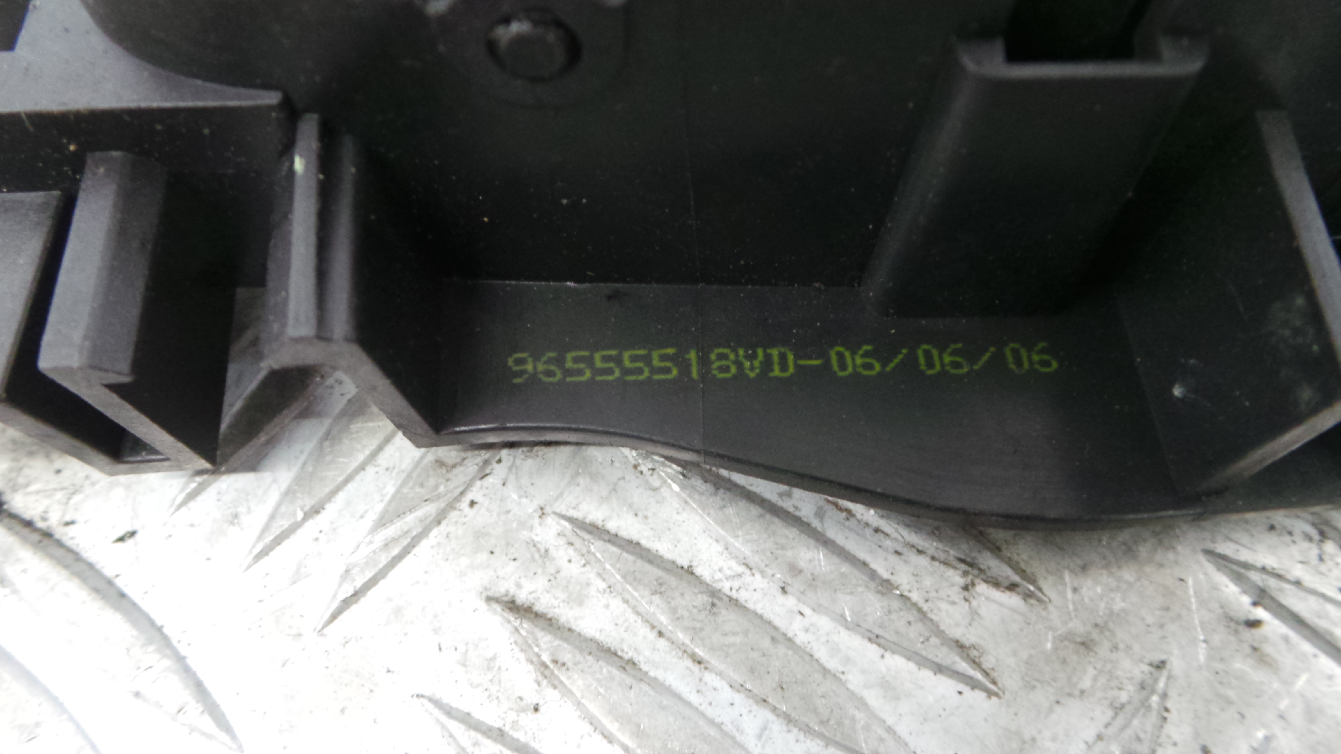 Puxador Interior Frente Esquerdo 96555518VD - PEUGEOT 207 (WA_, WC_), 207/207+ (WA_, WC_)-36640595