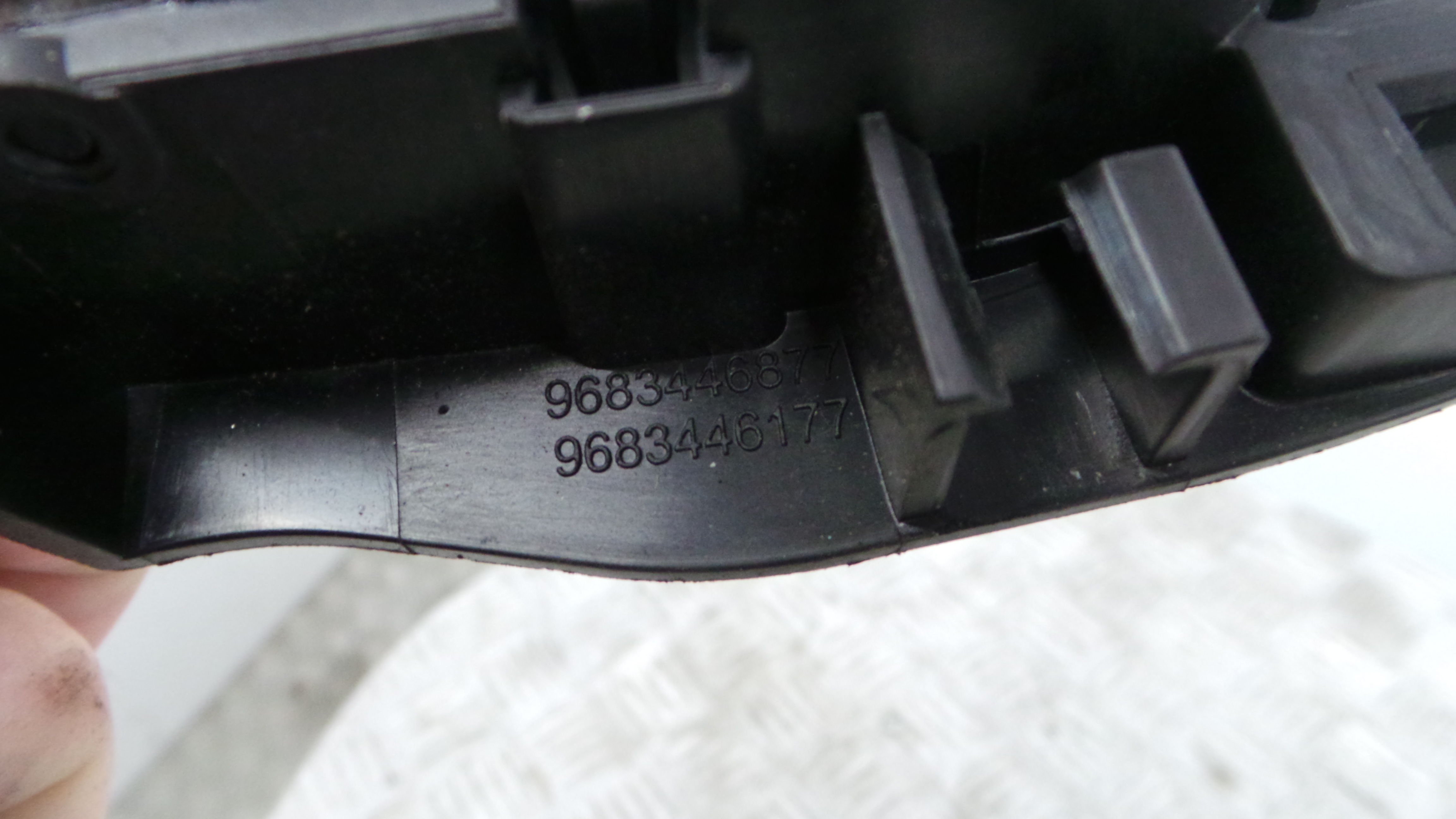 Puxador Interior Traseiro Esquerdo  9683446877 - CITROËN C3 II (SC_)-36640771