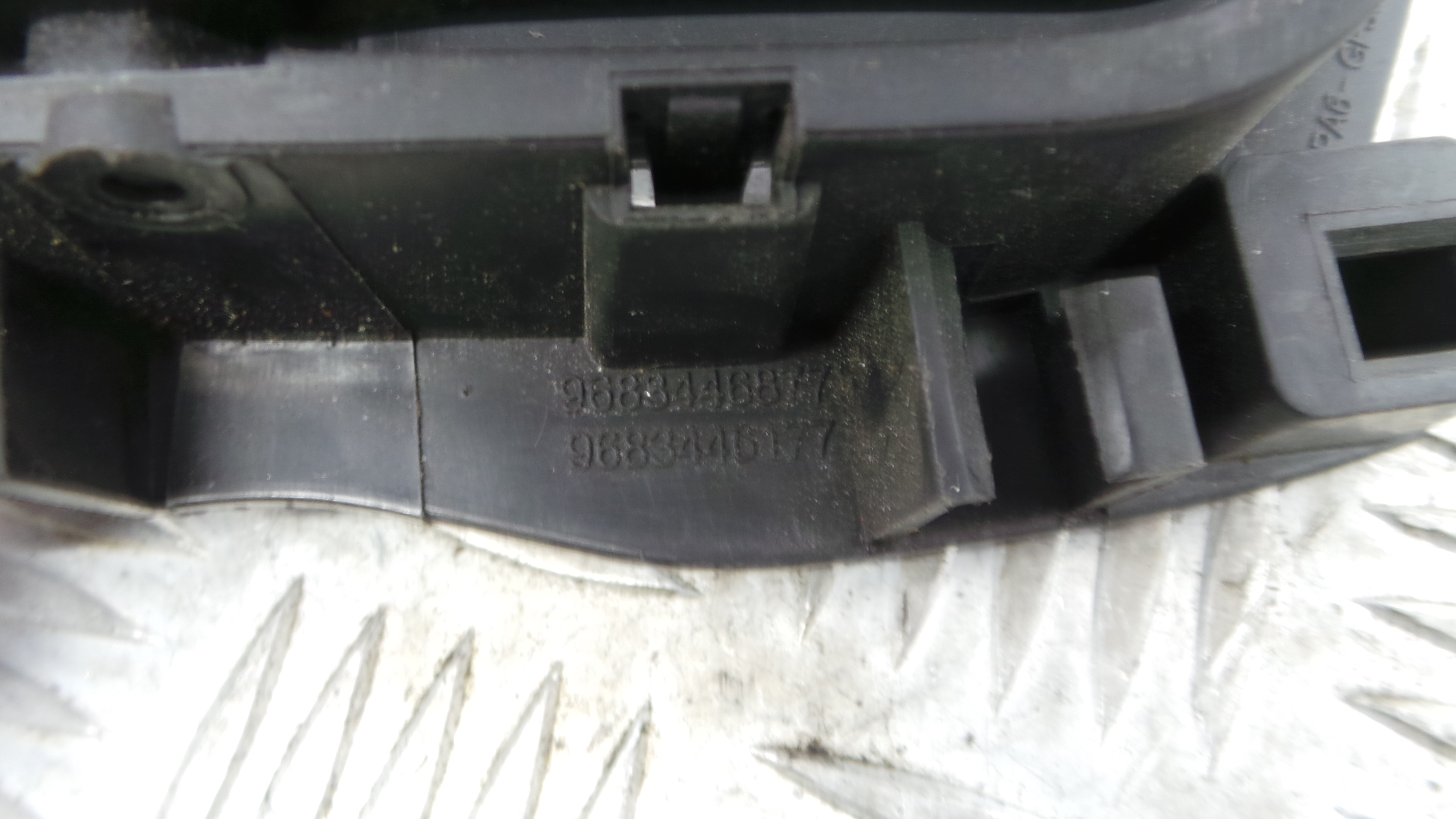 Puxador Interior Traseiro Esquerdo 9683446877 - CITROËN C3 II (SC_)-36641015