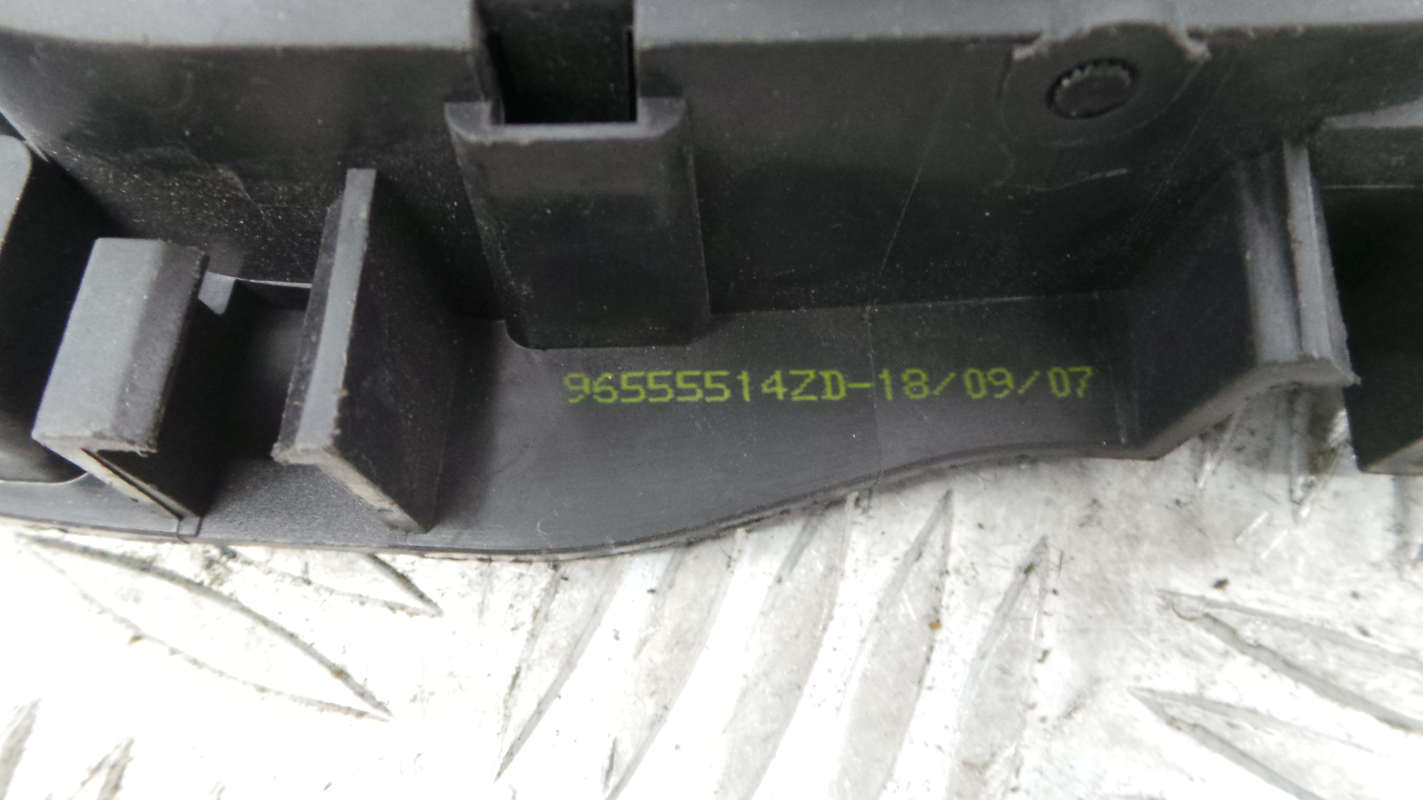 Puxador Interior Traseiro Direita 96555514ZD - PEUGEOT 207 (WA_, WC_), 207/207+ (WA_, WC_)-36641018