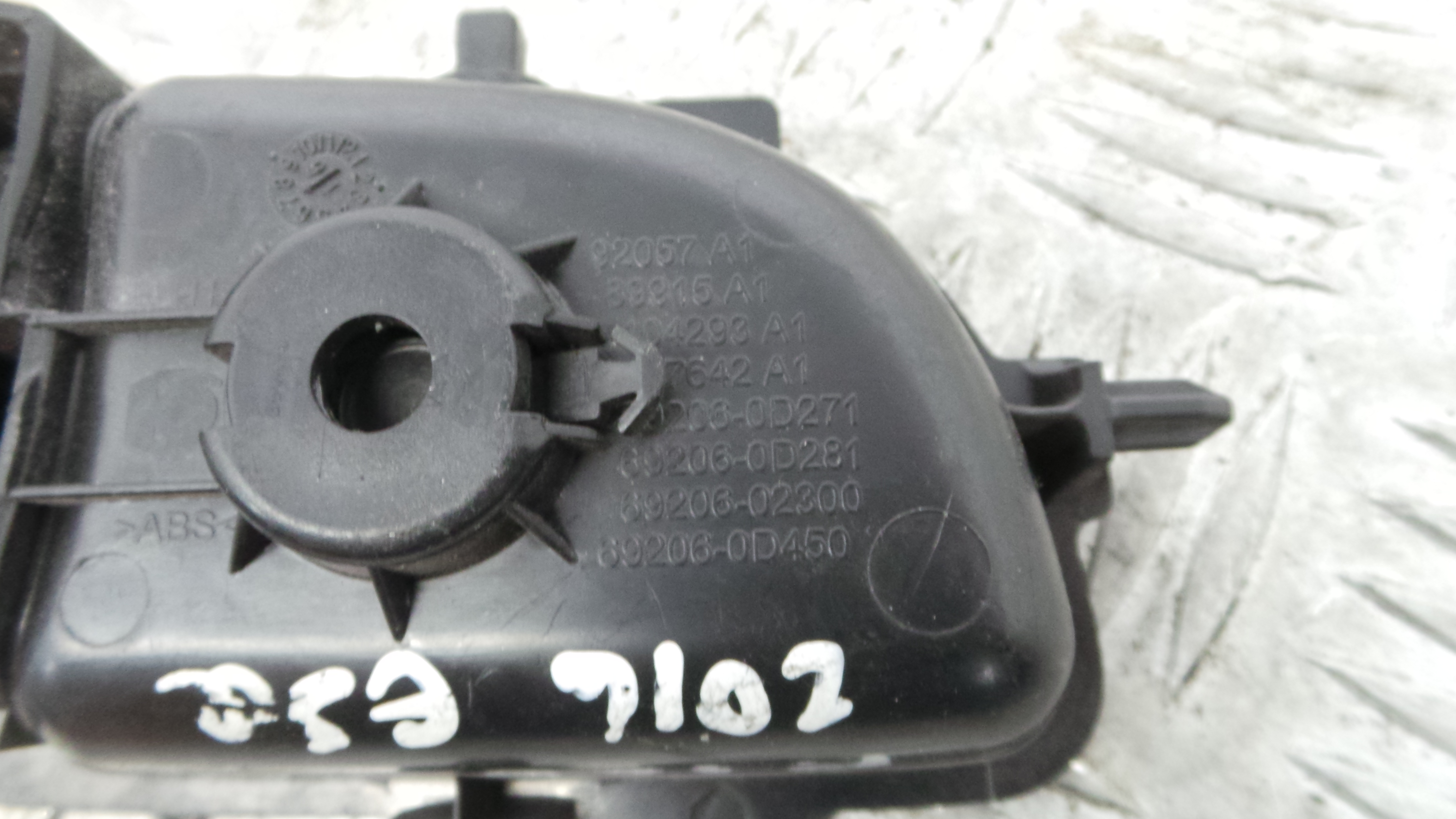 Puxador Interior Frente Esquerdo 69206-0D271 - PEUGEOT 108-36641024