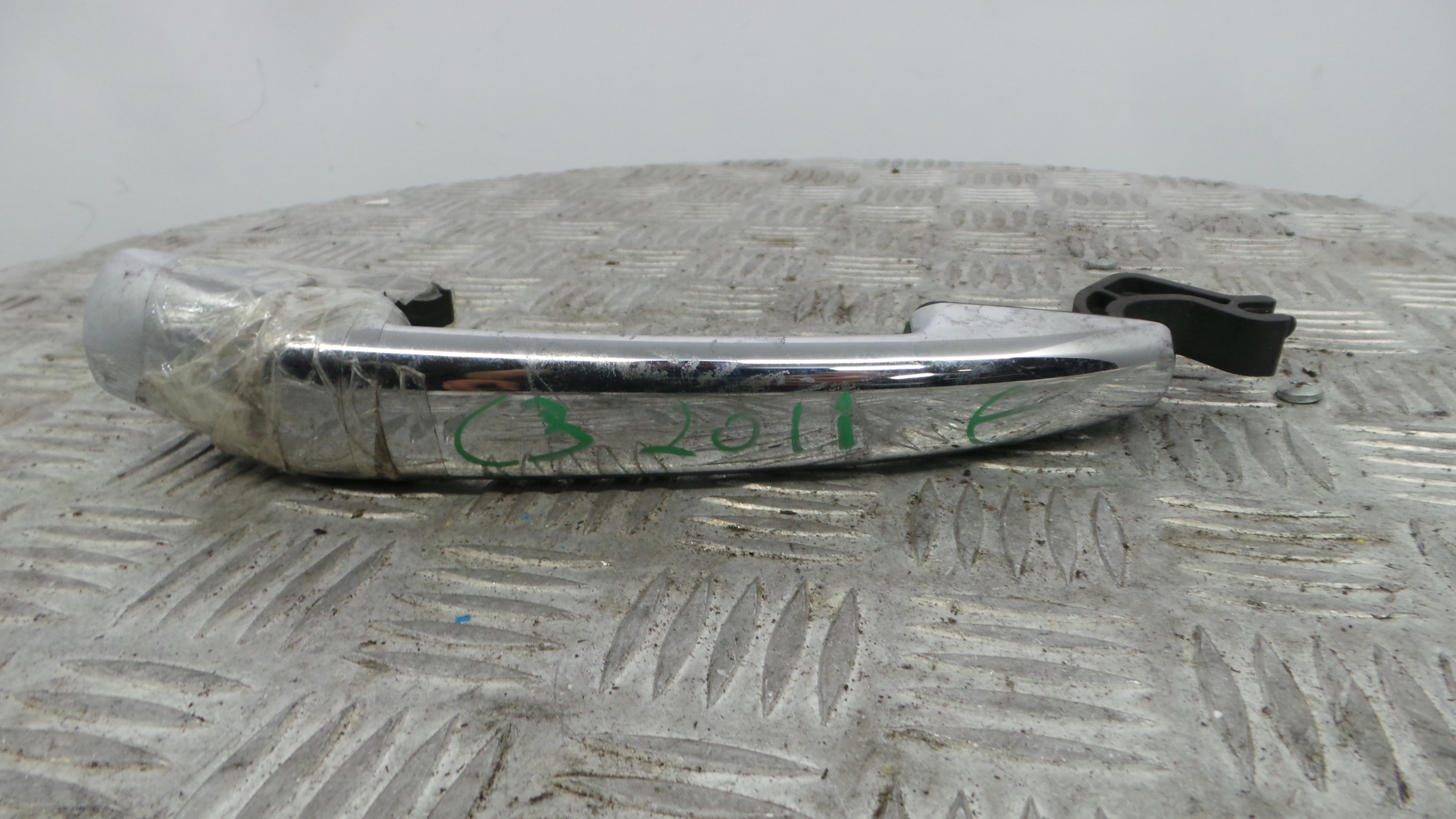 Puxador Exterior Trás esquerdo 96861424577 - CITROËN C3 II (SC_)-36642247