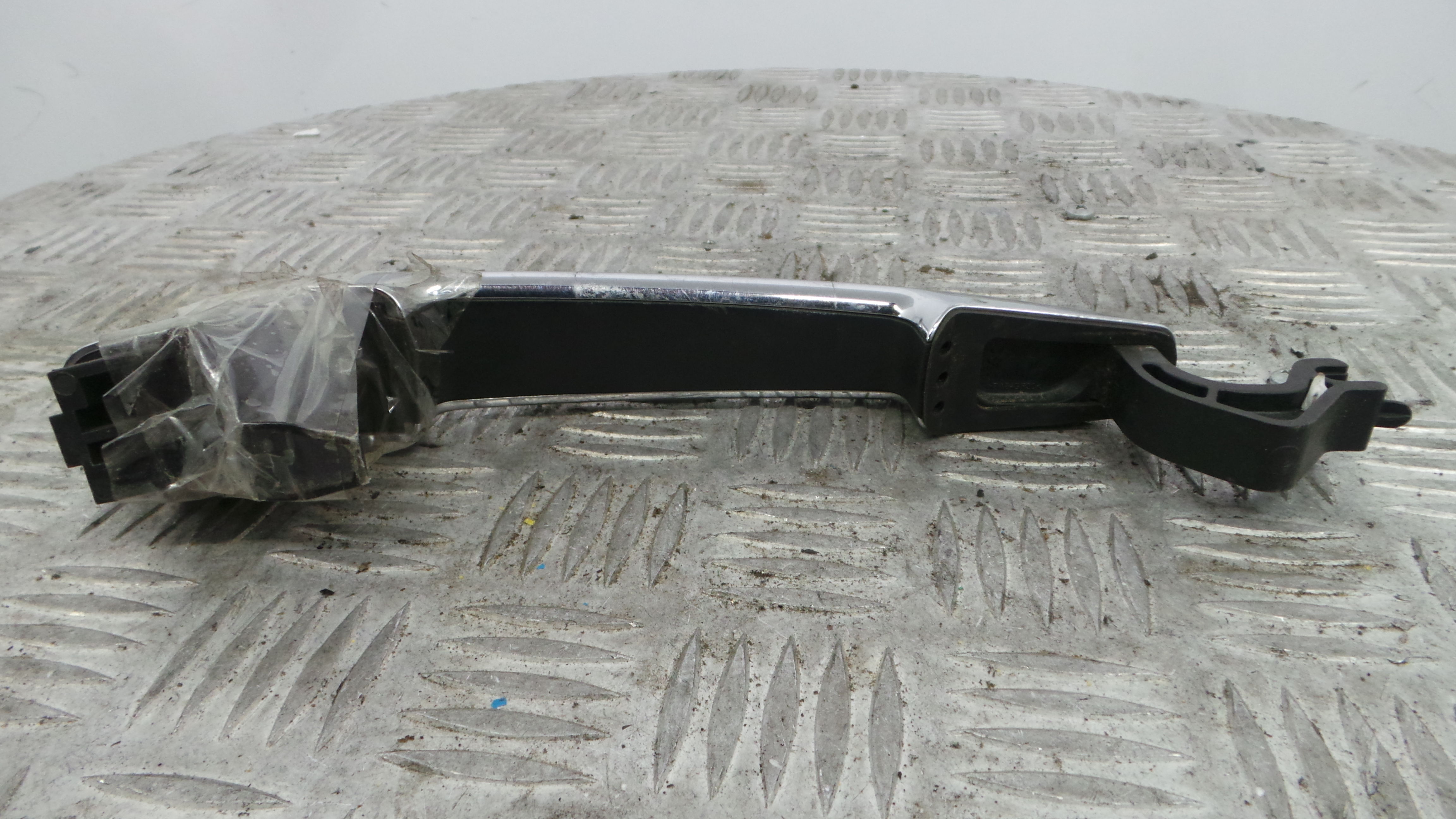 Puxador Exterior Trás esquerdo 96861424577 - CITROËN C3 II (SC_)-36642247