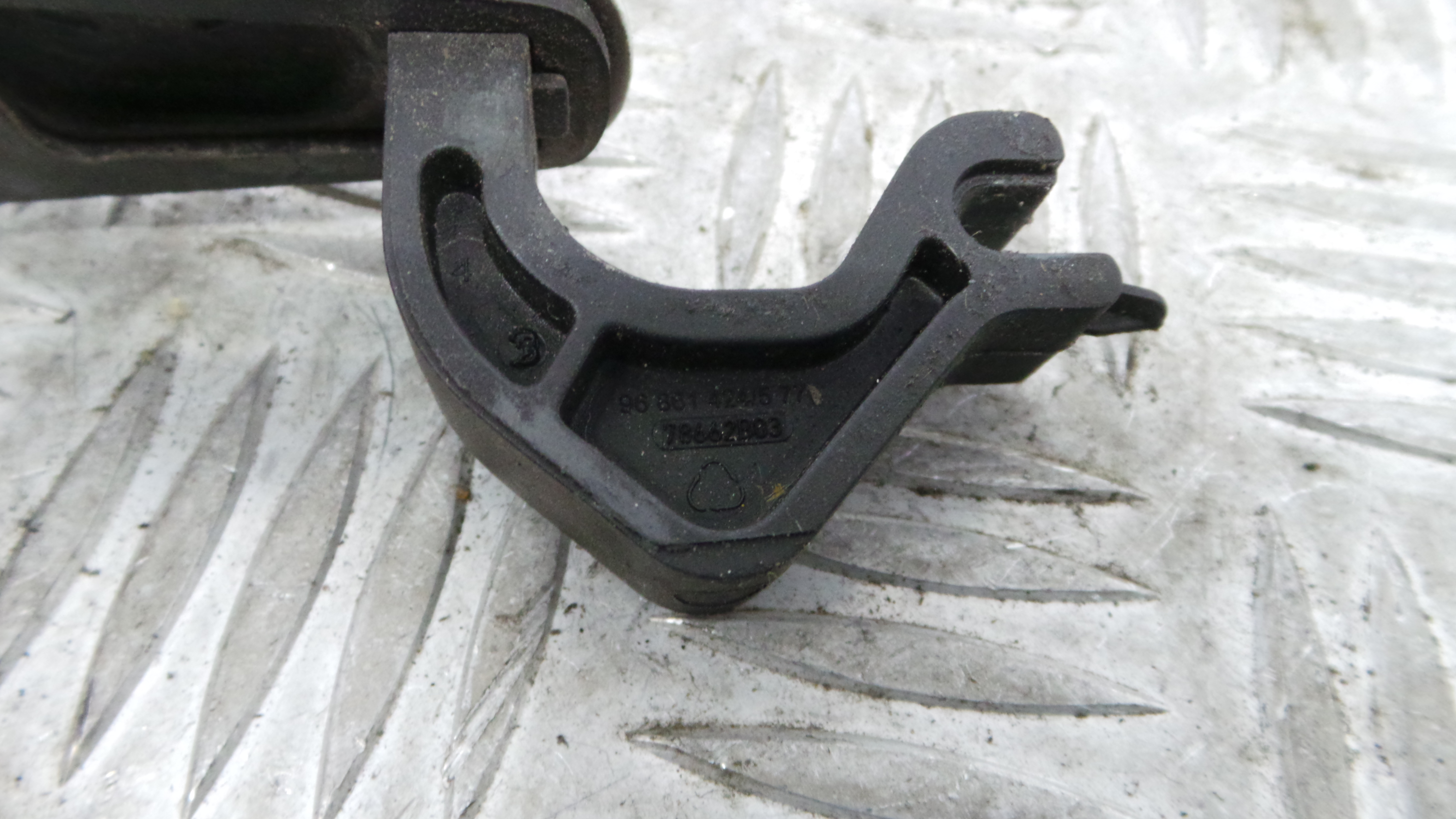 Puxador Exterior Frente Esquerdo 96861424577 - CITROËN C3 II (SC_)-36647333