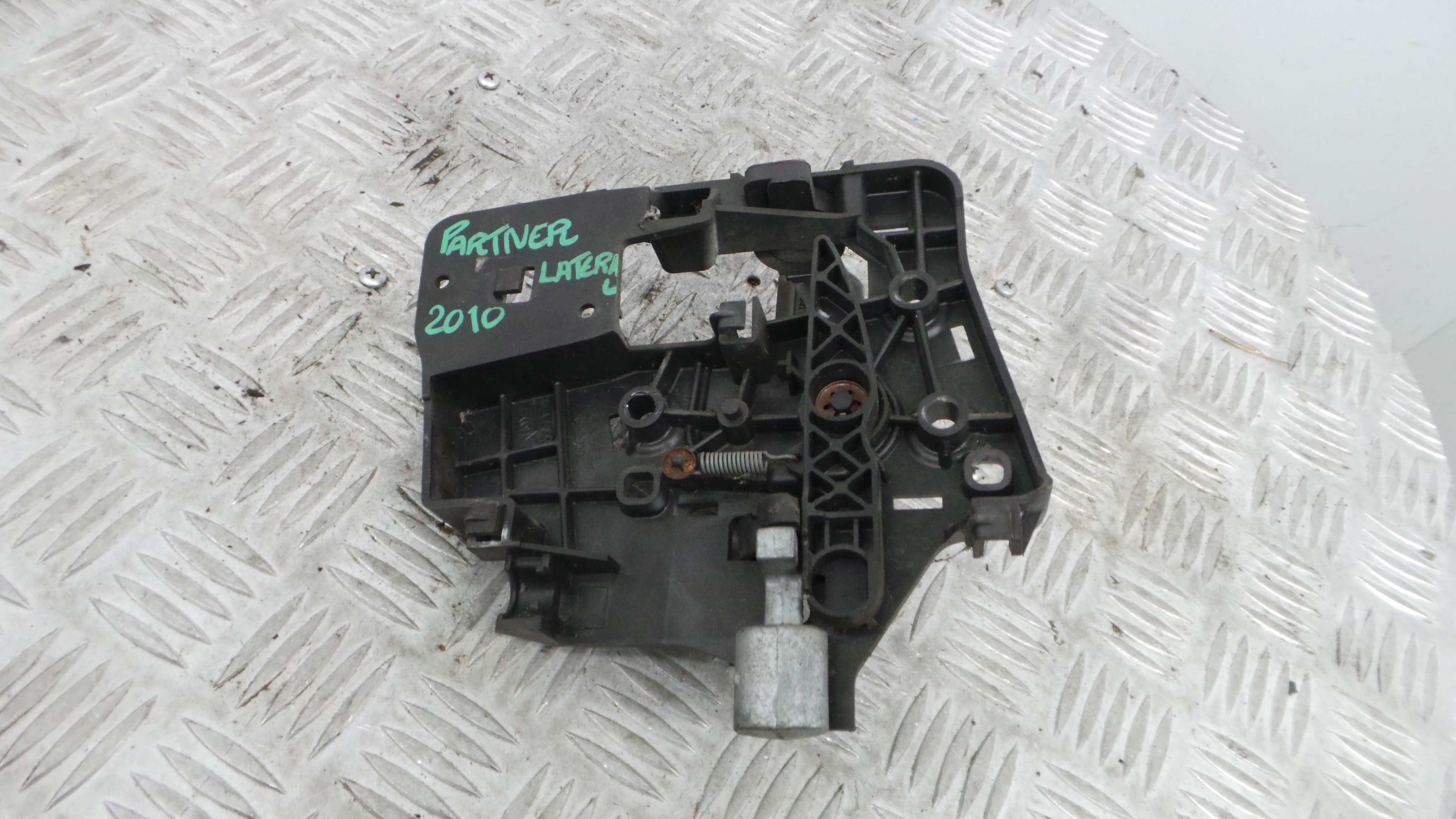 Puxador Exterior Trás Direita   9682100677 - PEUGEOT PARTNER Caixa/monovolume-36647358