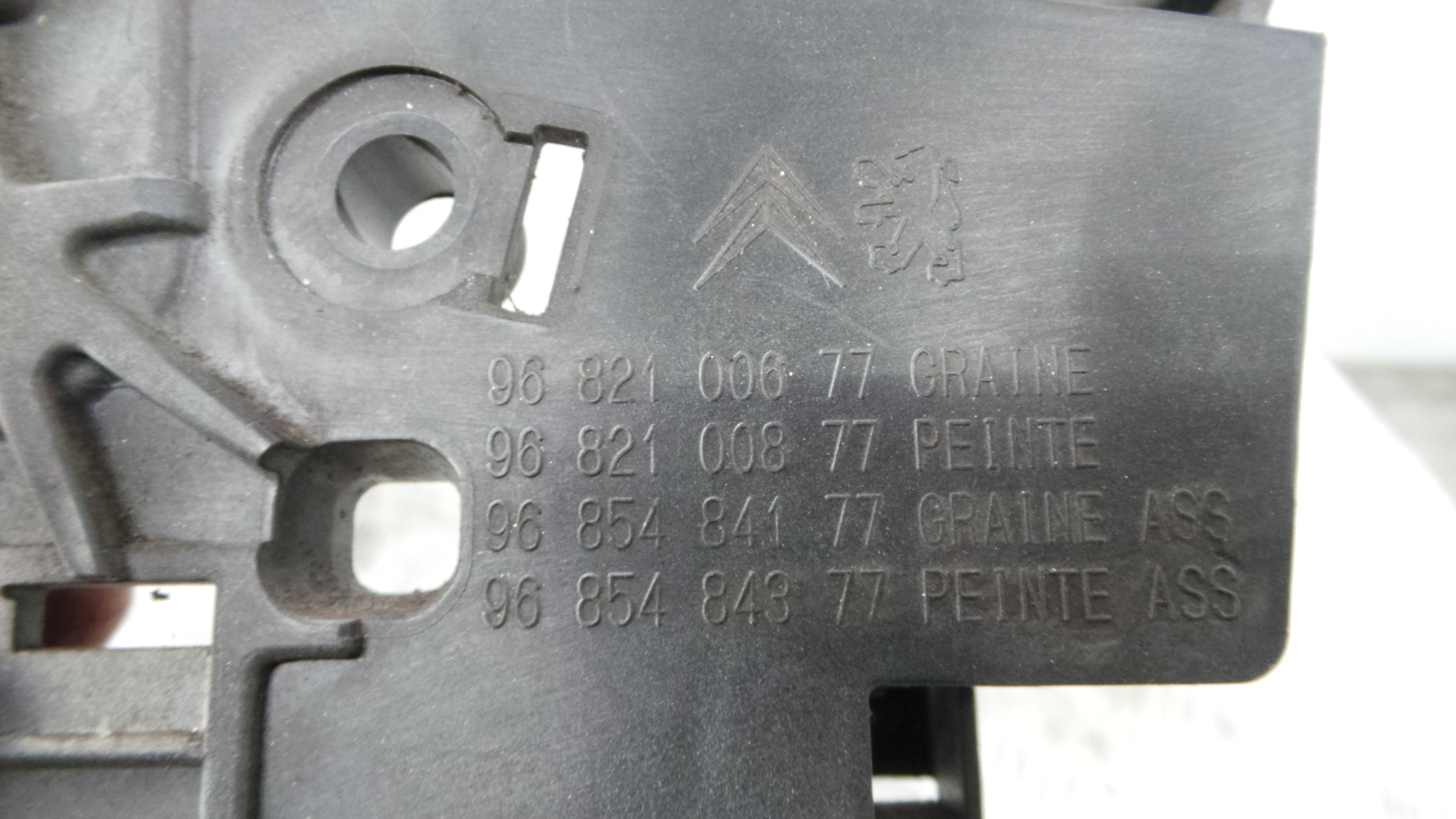 Puxador Exterior Trás Direita   9682100677 - PEUGEOT PARTNER Caixa/monovolume-36647358