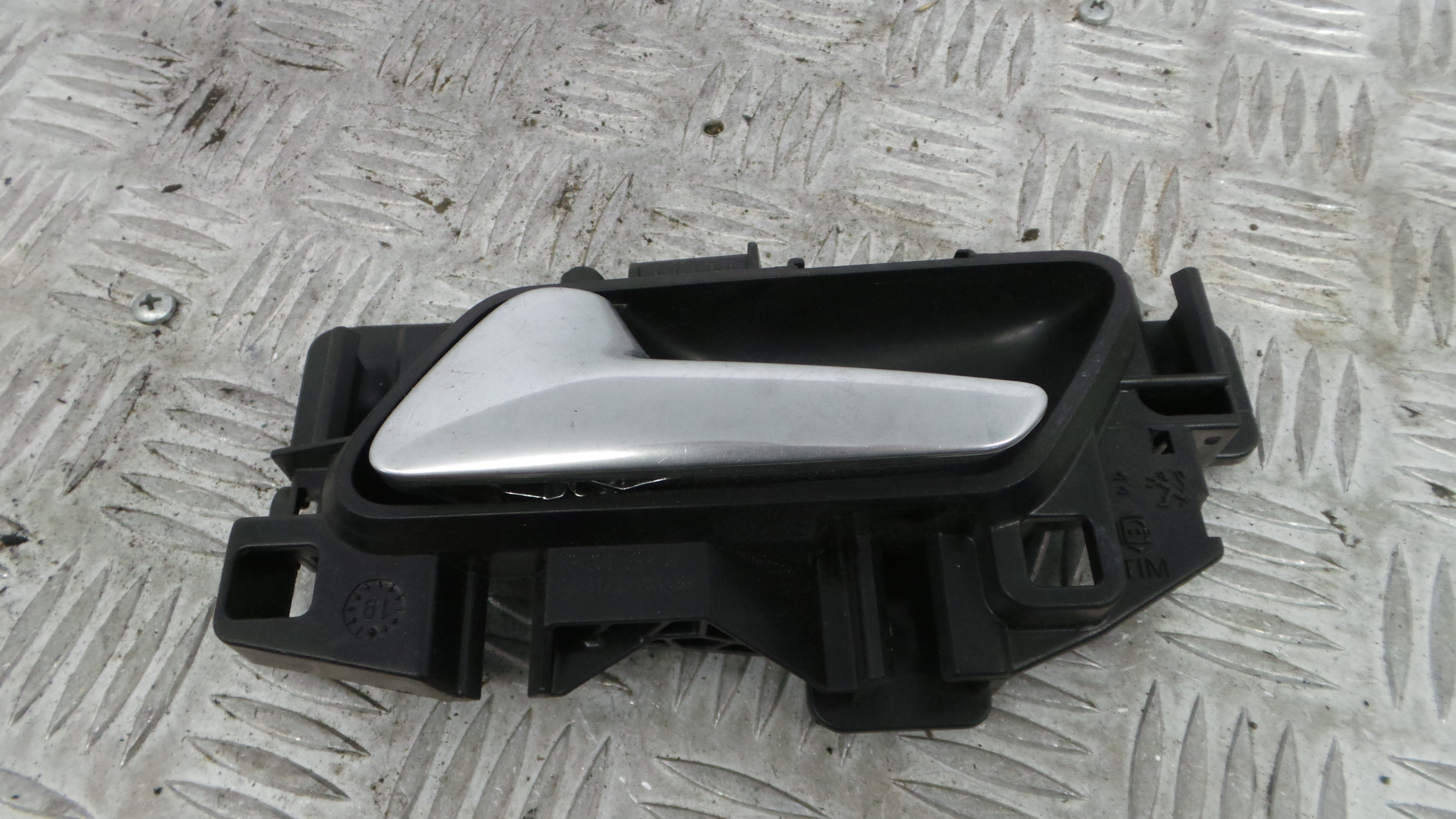Puxador Interior Traseiro Esquerdo  98201553VV - PEUGEOT 308 II (LB_, LP_, LW_, LH_, L3_)-36647366