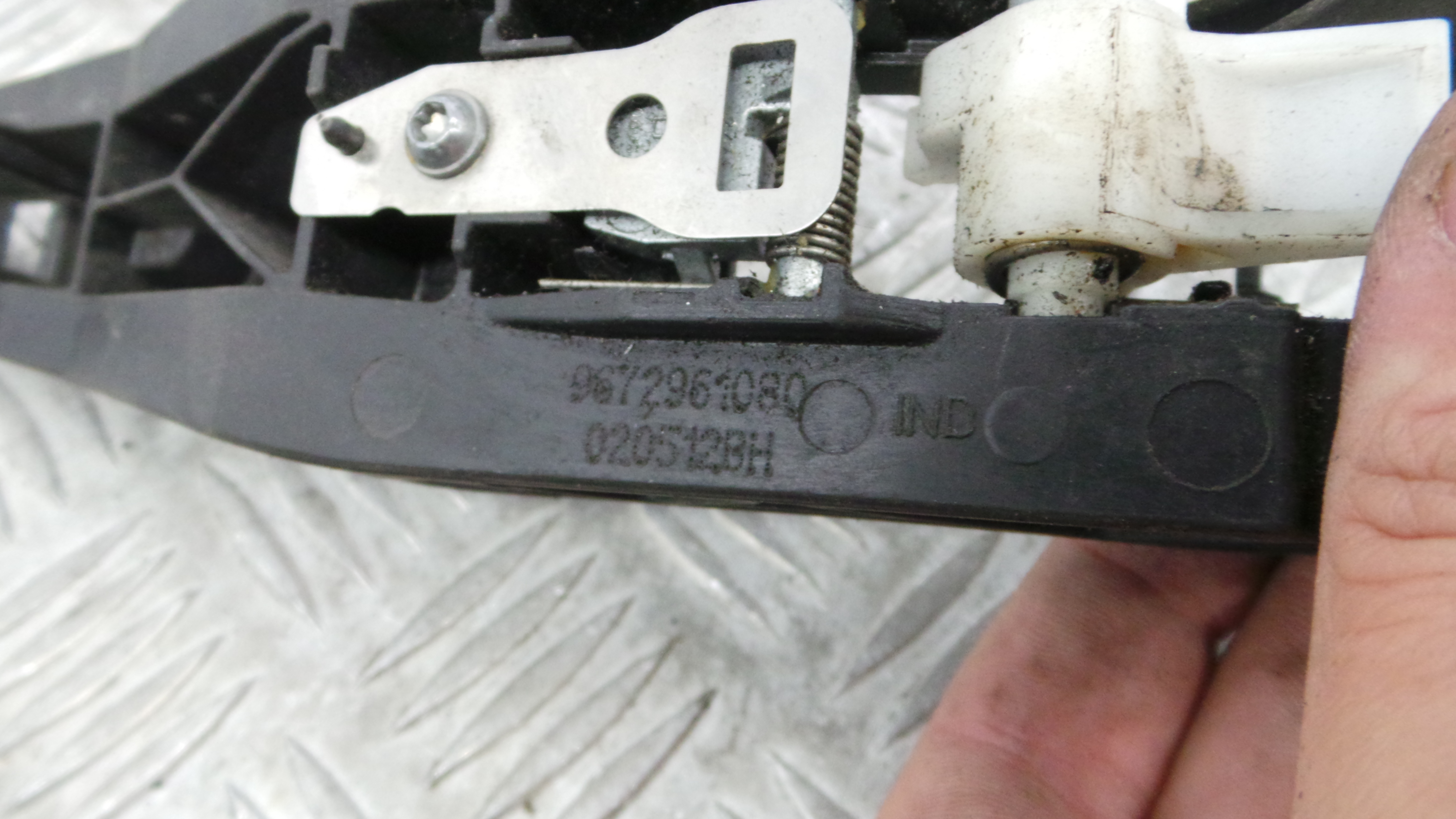 Puxador Exterior Trás Direita   9672961080 - PEUGEOT 207 (WA_, WC_), 207/207+ (WA_, WC_)-36647373