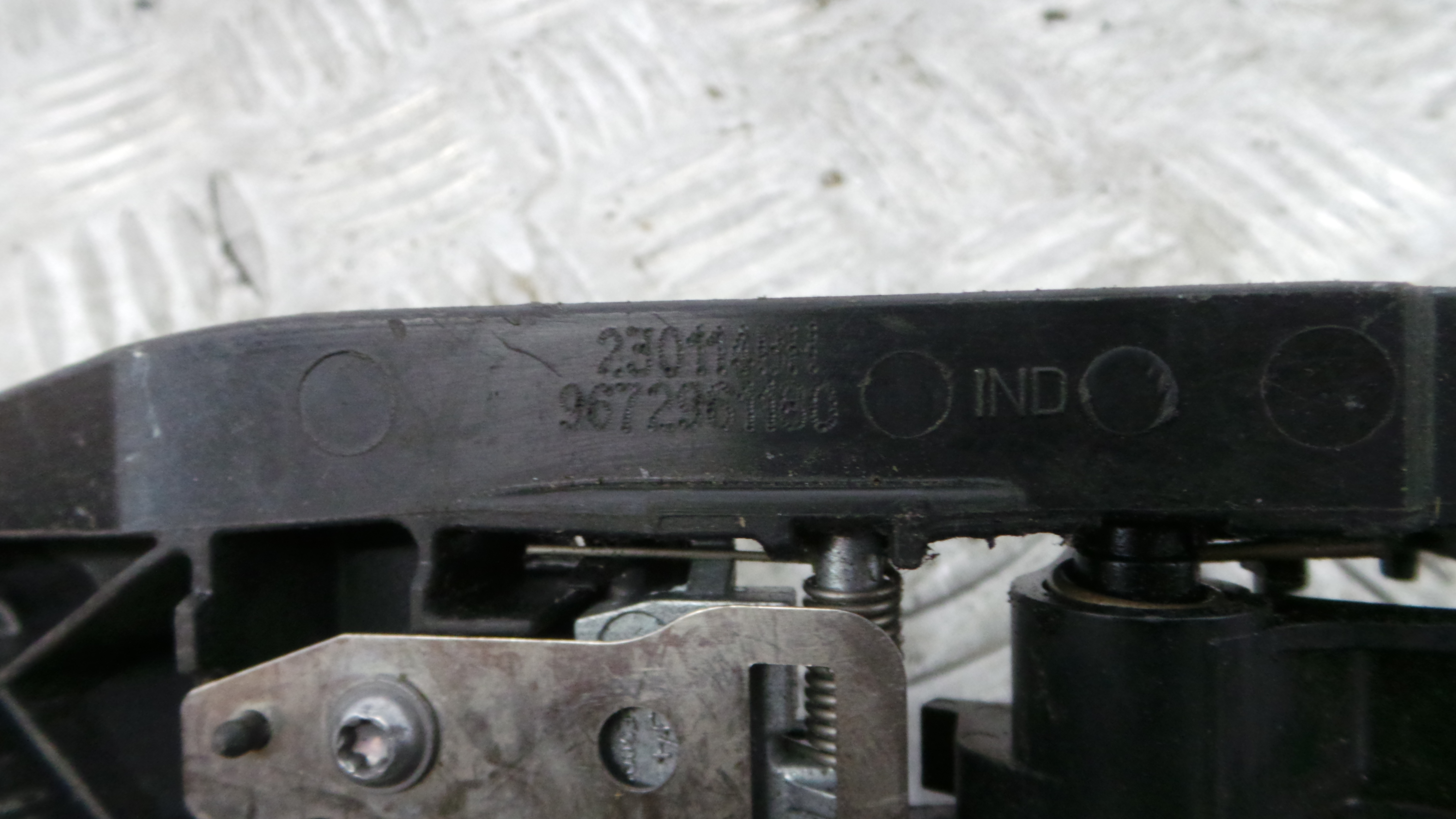 Puxador Exterior Trás esquerdo 9672961180 - PEUGEOT 208 I (CA_, CC_)-36647376