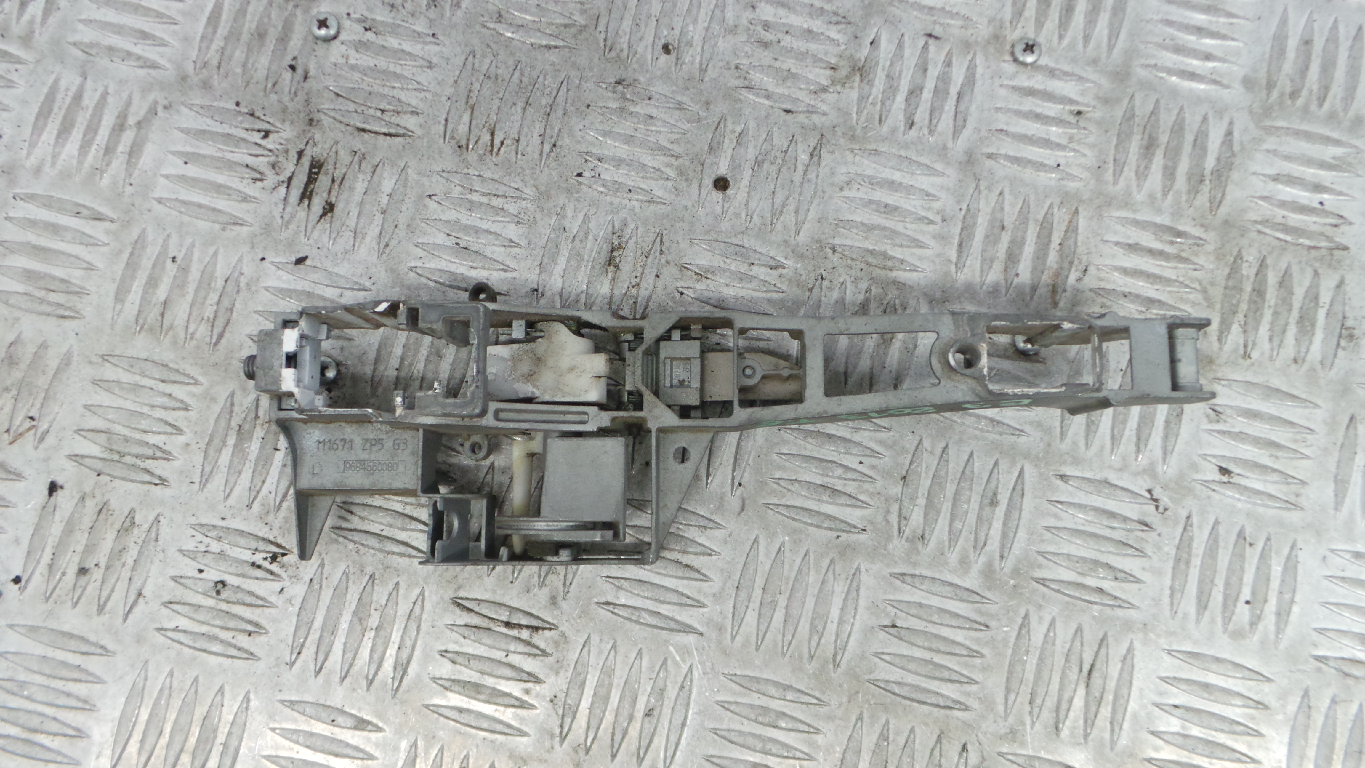 Puxador Exterior Trás esquerdo 9684560080 - CITROËN C3 II (SC_)-36647429 Puxador Exterior Trás esquerdo 9684560080 - CITROËN C3 II (SC_)-36647429