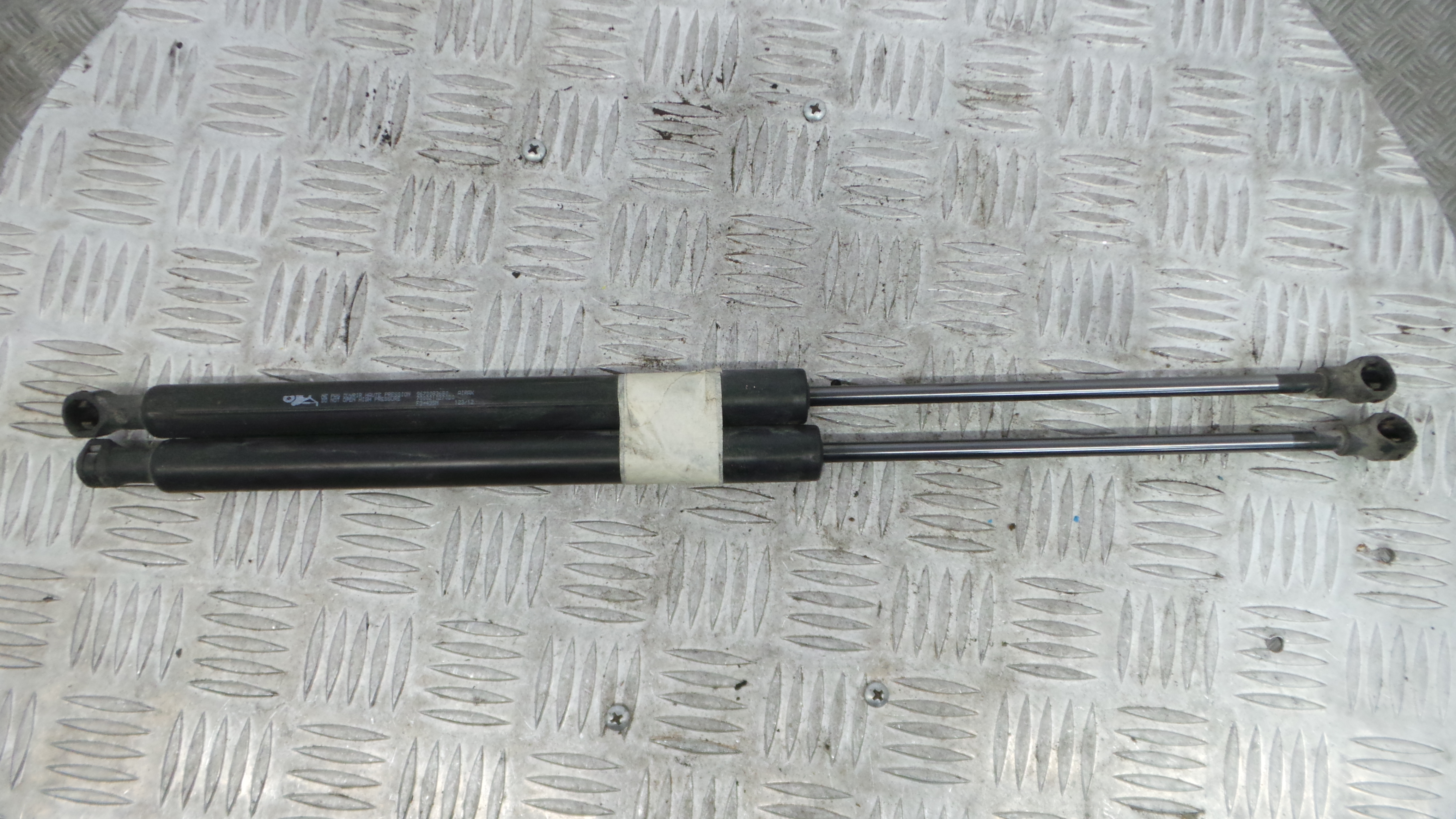 Amortecedor da Mala 9673083680 - PEUGEOT 208 I (CA_, CC_)-36661221