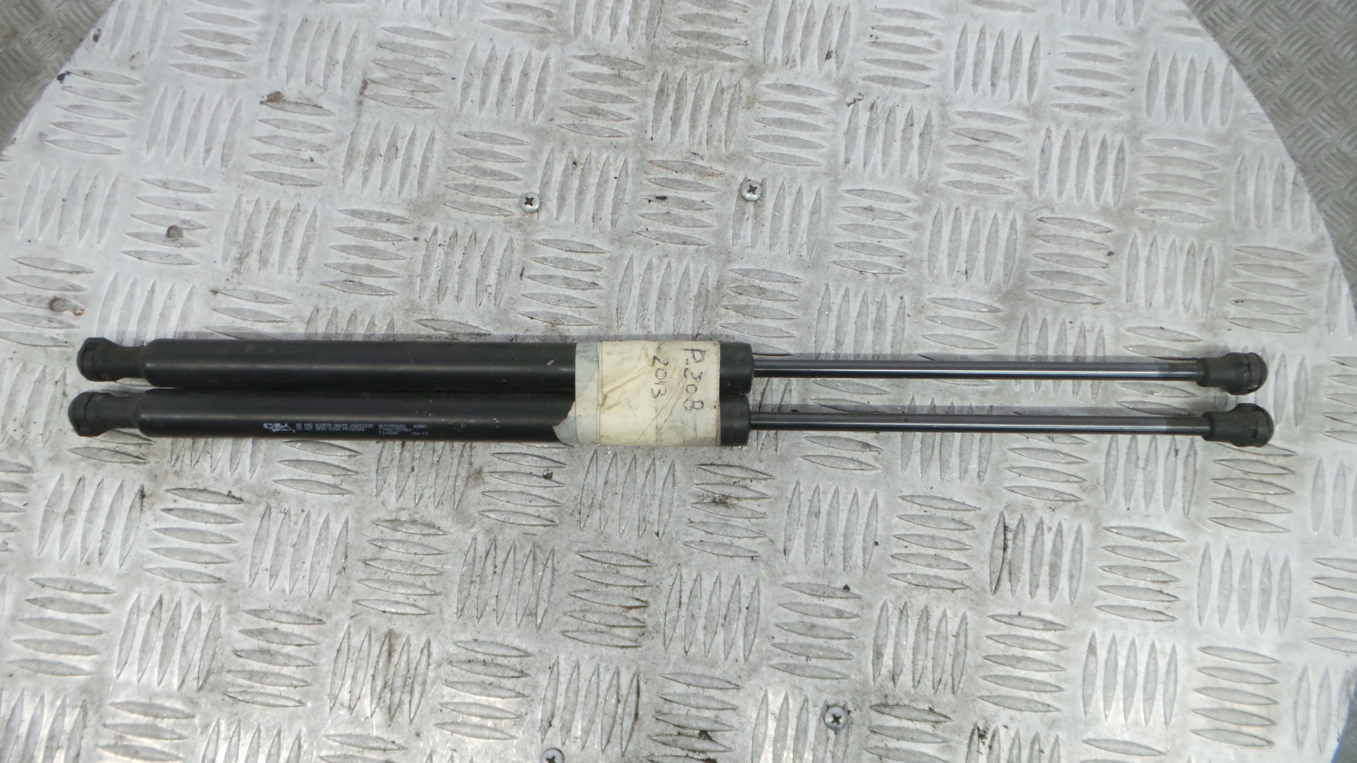 Amortecedor da Mala 9673083680 - PEUGEOT 208 I (CA_, CC_)-36661262 Amortecedor da Mala 9673083680 - PEUGEOT 208 I (CA_, CC_)-36661262