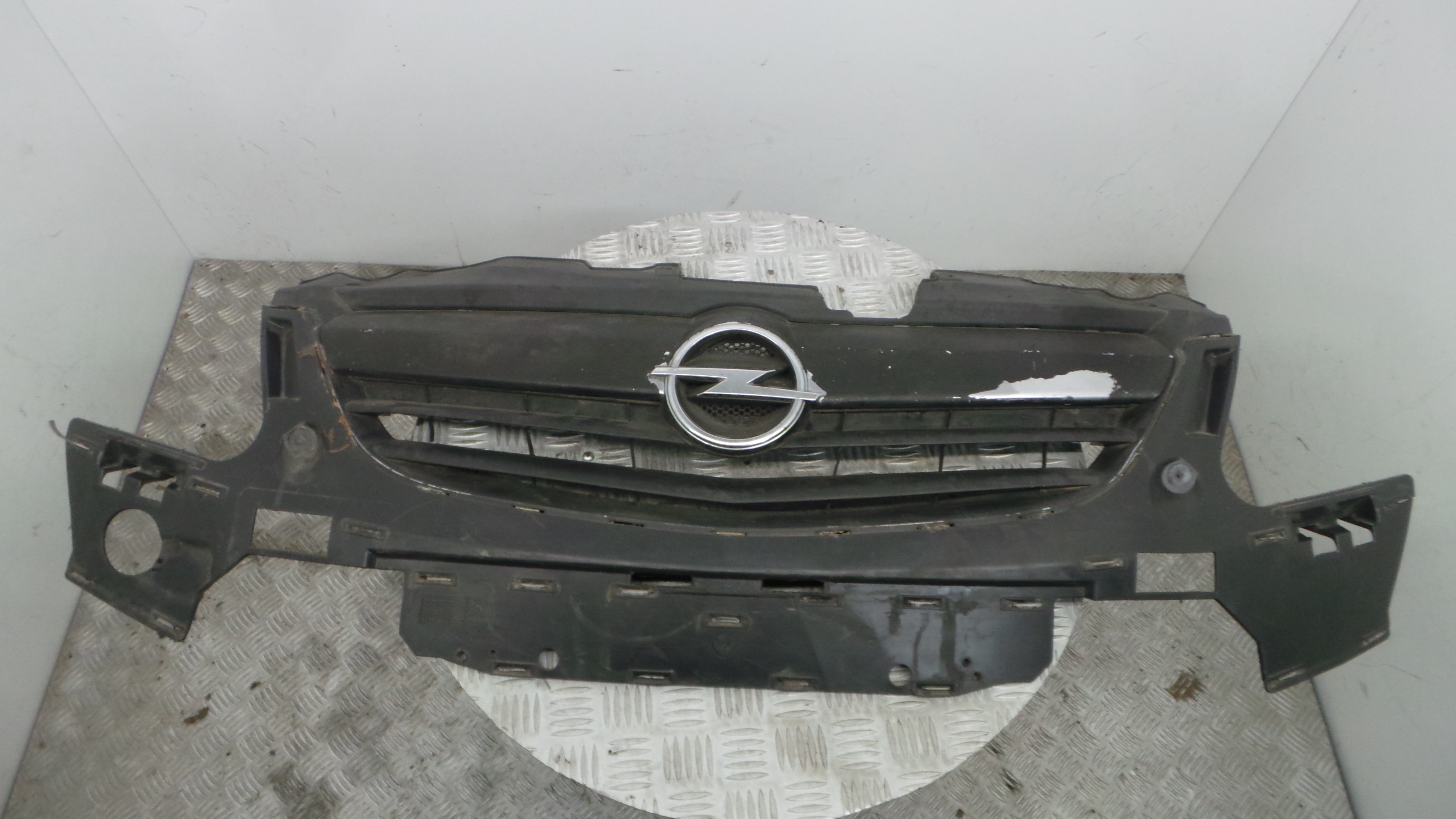 Grelha da Frente  - OPEL CORSA D (S07)-36661809