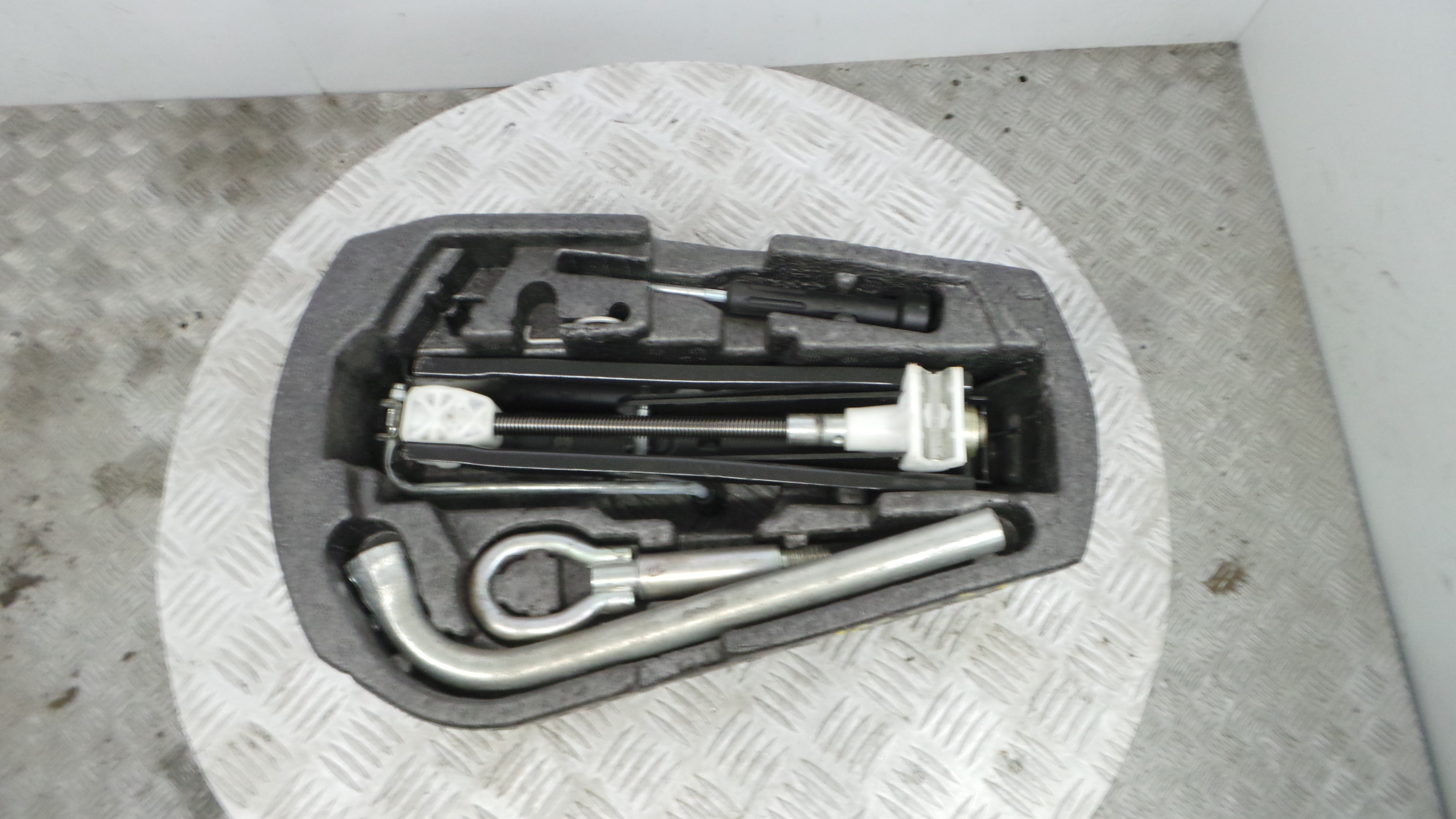 Kit Pneu Suplente 8Q0012115H - VW POLO V (6R1, 6C1)-36661820