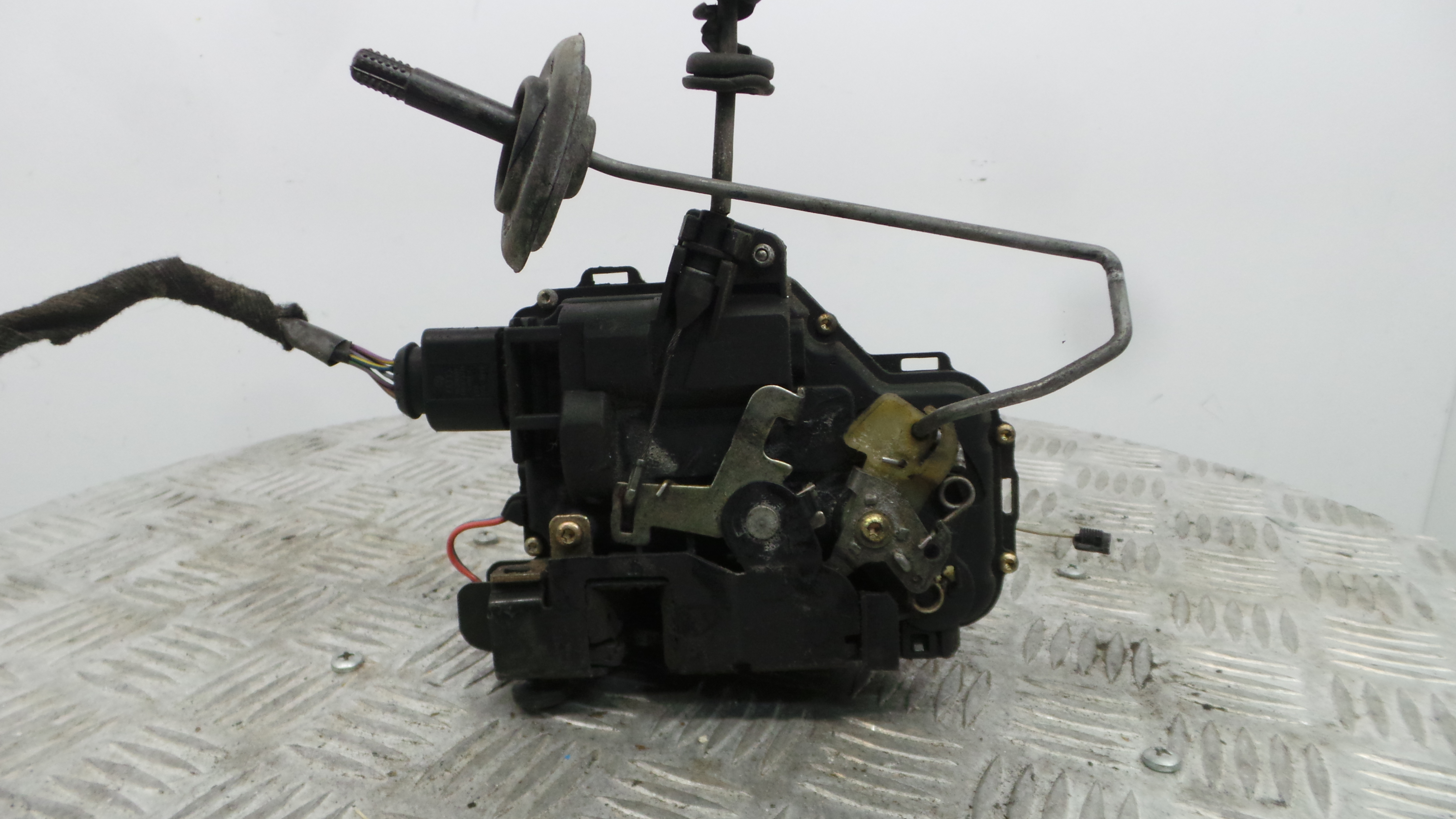 Fecho da Porta Frente Dto 6X1837014G - VW GOLF IV (1J1), GOLF Mk IV (1J1)-36662112