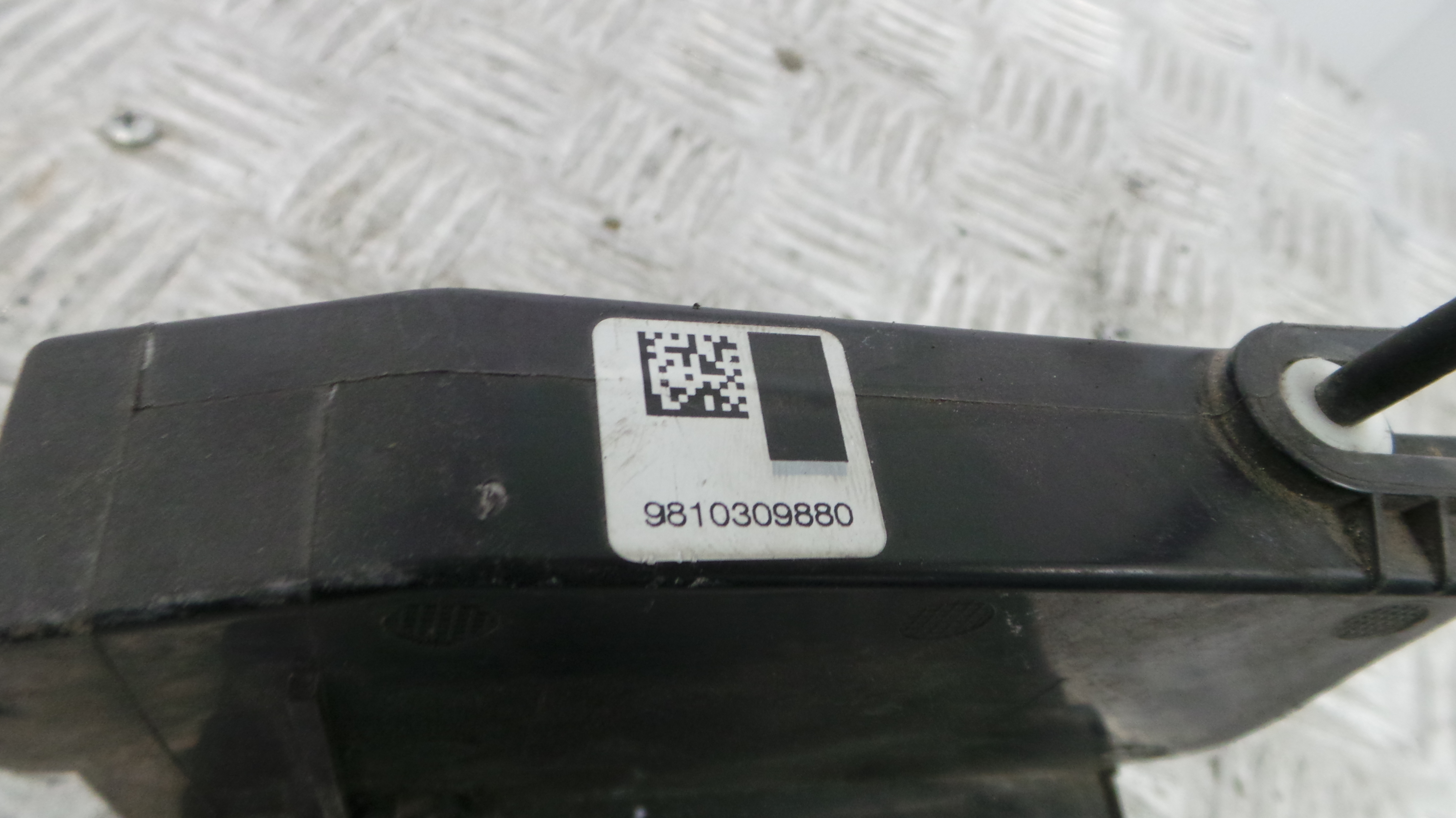 Fecho da Porta Trás Dto 9810309880 - PEUGEOT 308 II (LB_, LP_, LW_, LH_, L3_)-36662115