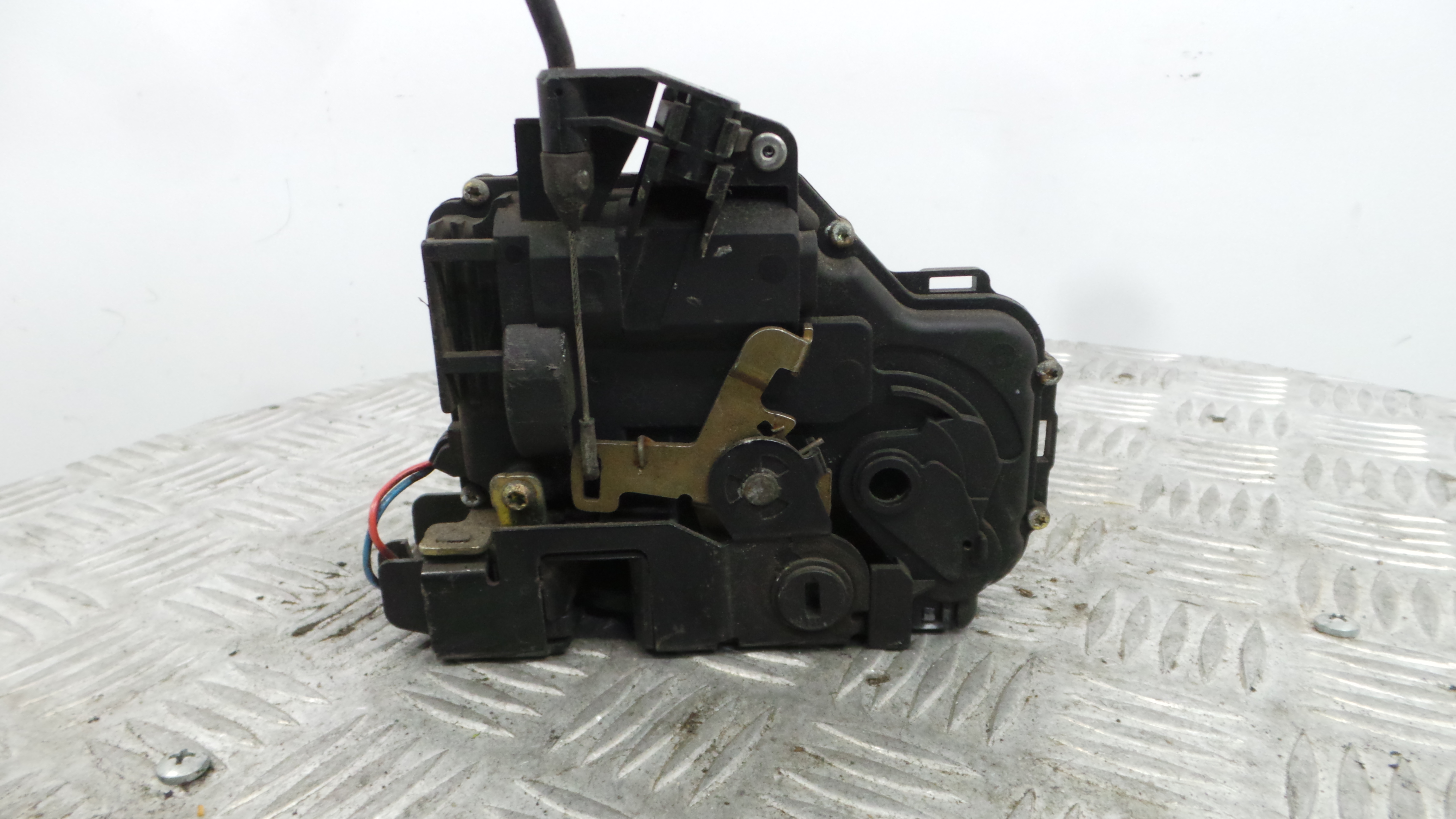 Fecho da Porta Trás Dto 3B4839016A - VW GOLF IV (1J1), GOLF Mk IV (1J1)-36662123