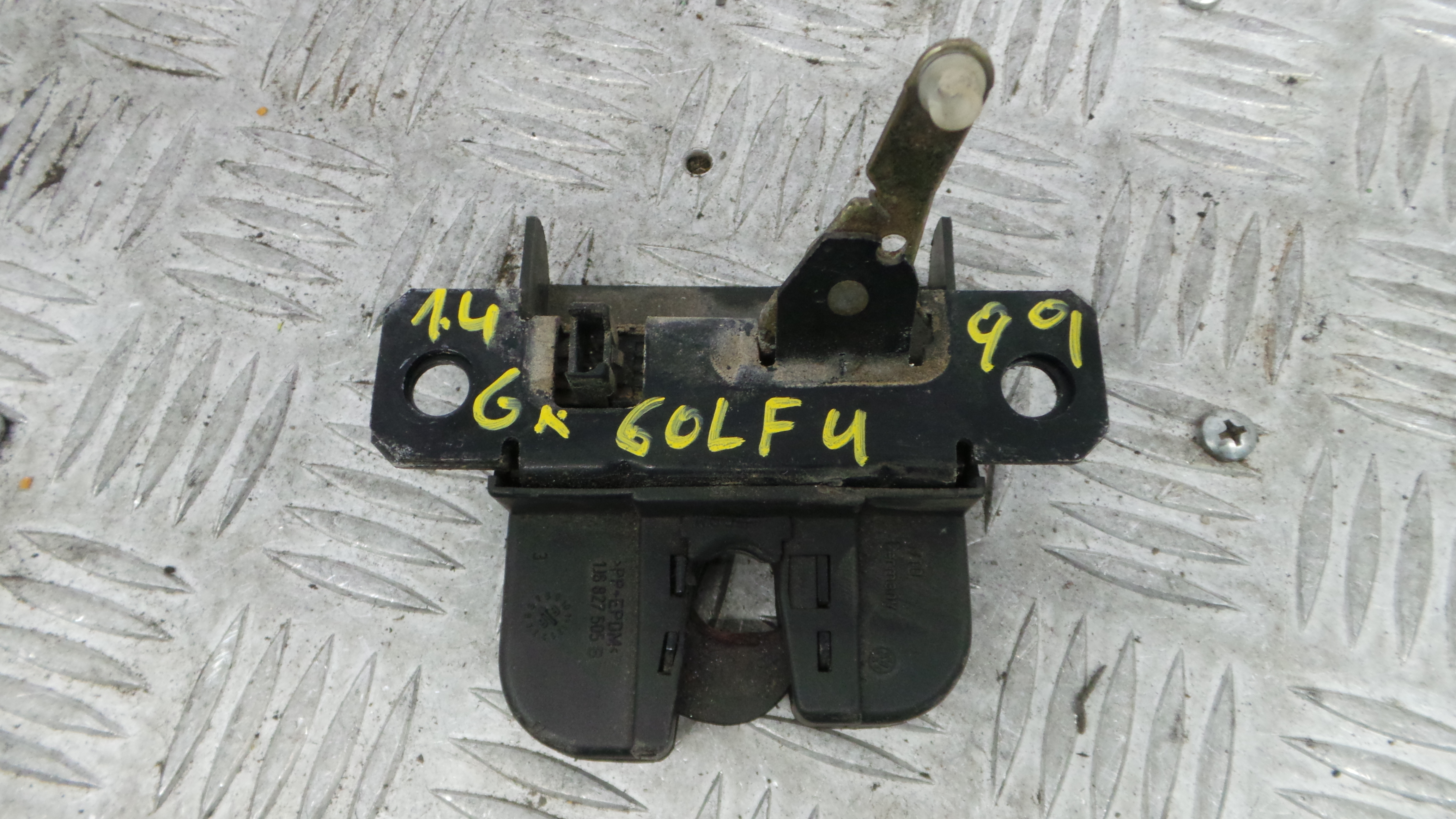 Fecho Mala  1J6827505B - VW GOLF IV (1J1), GOLF Mk IV (1J1)-36662338