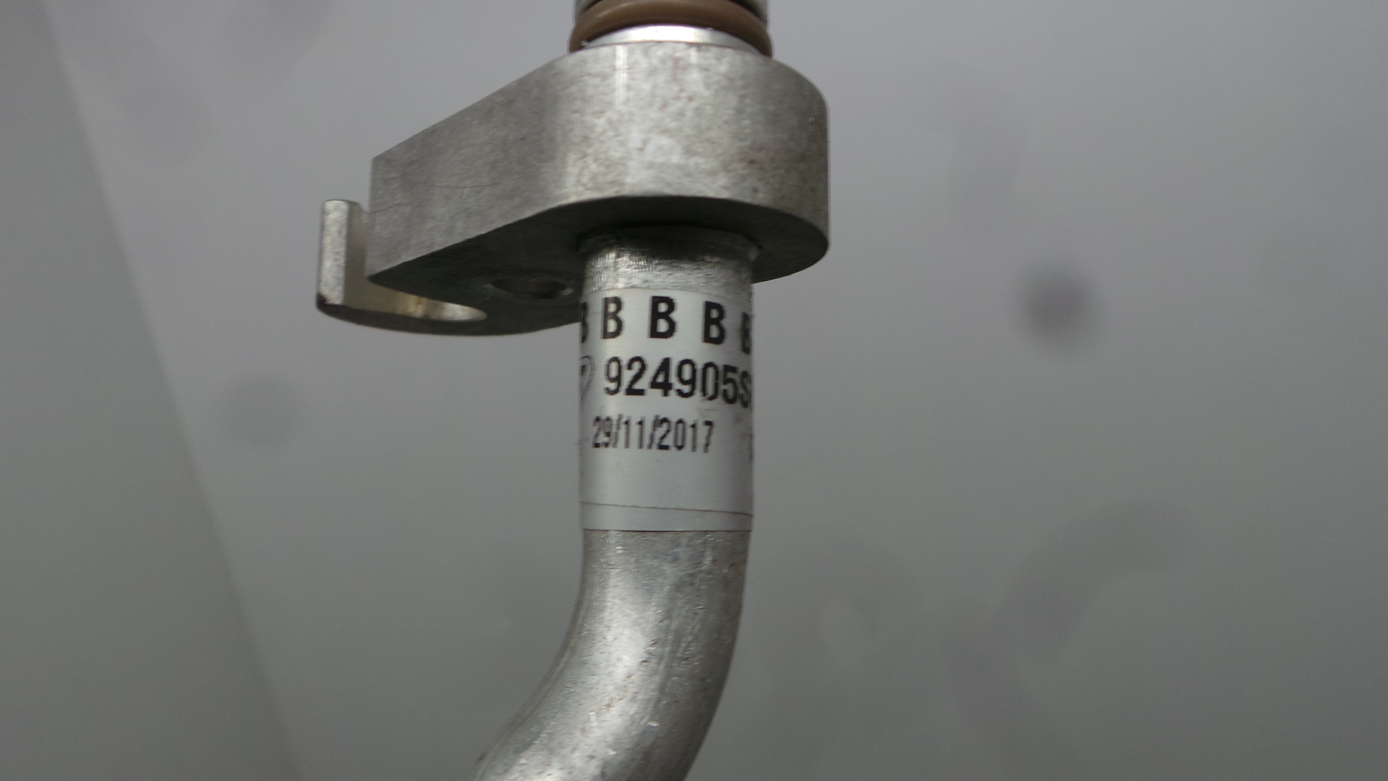 Tubo Ar Condicionado 924905SH0A - NISSAN LEAF (ZE1)-36664151